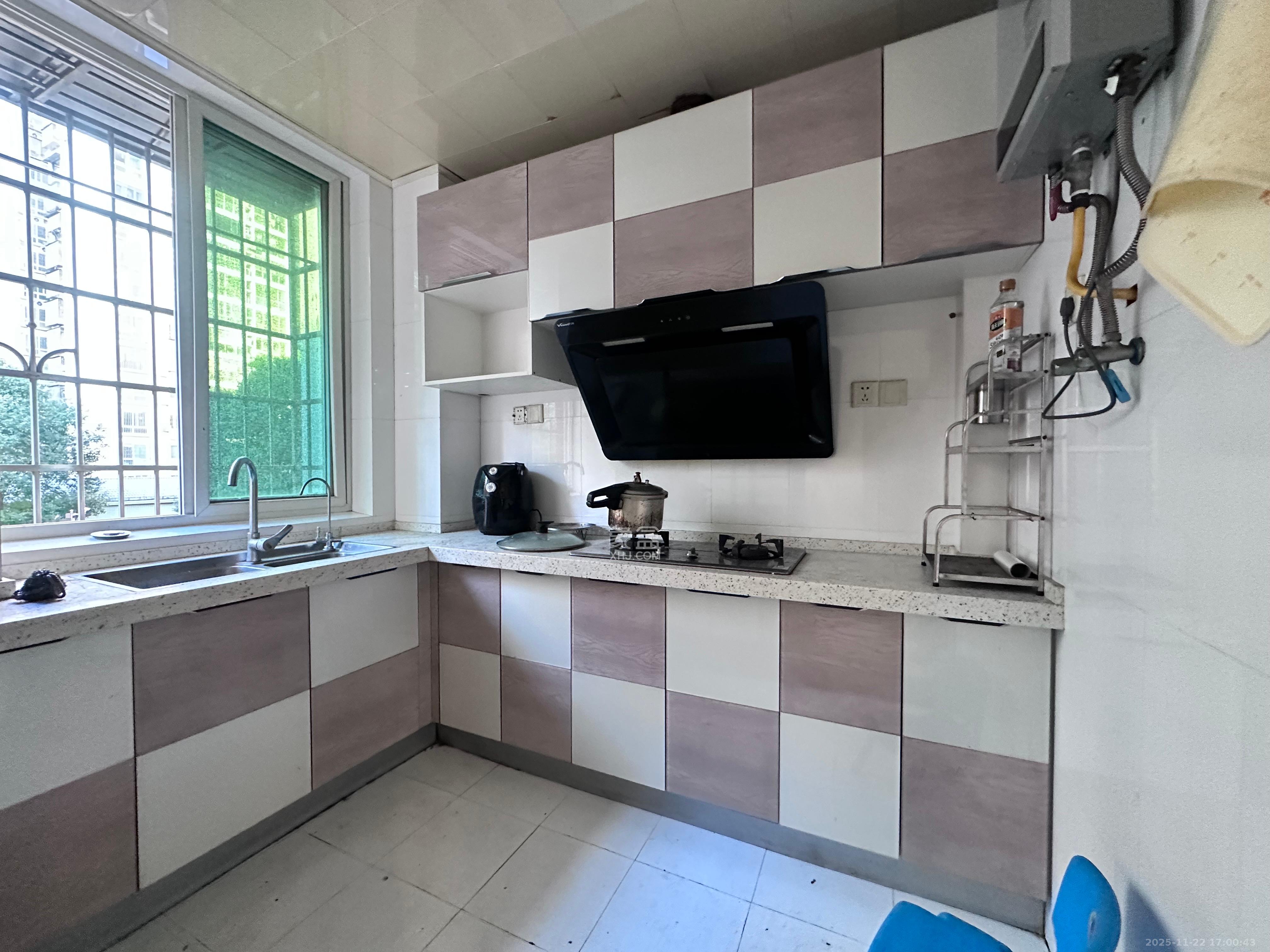 广泰家园 3室2厅2卫 2000.0元/月 广泰家园 3室2厅2卫 2000.0元/月室内图