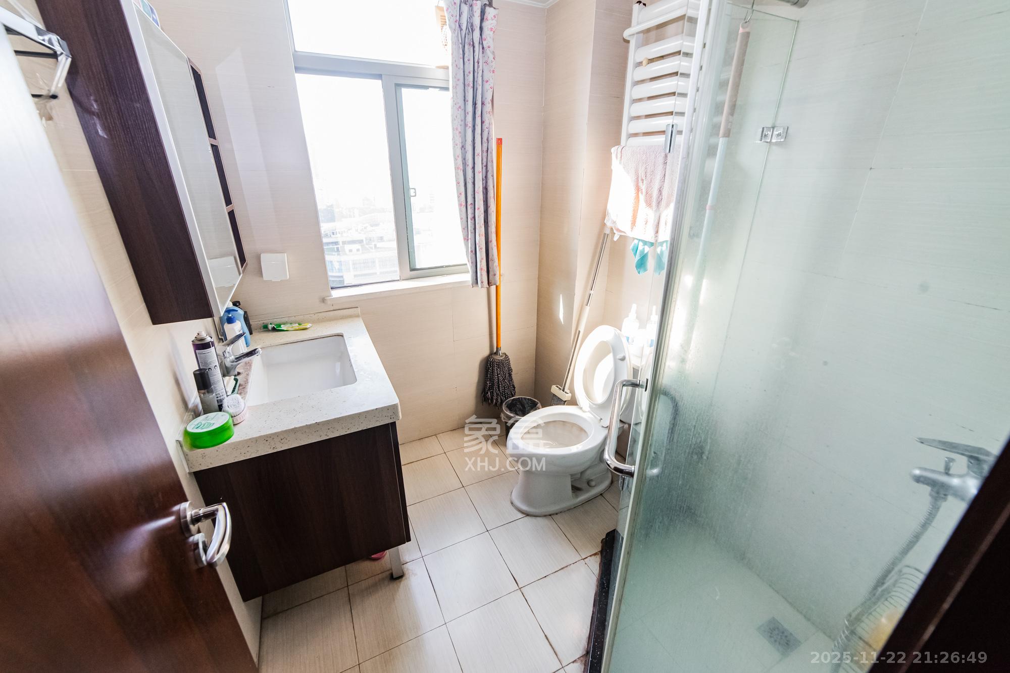 龙湾1号公馆 3室2厅1卫 95.0万 龙湾1号公馆 3室2厅1卫 95.0万卫生间