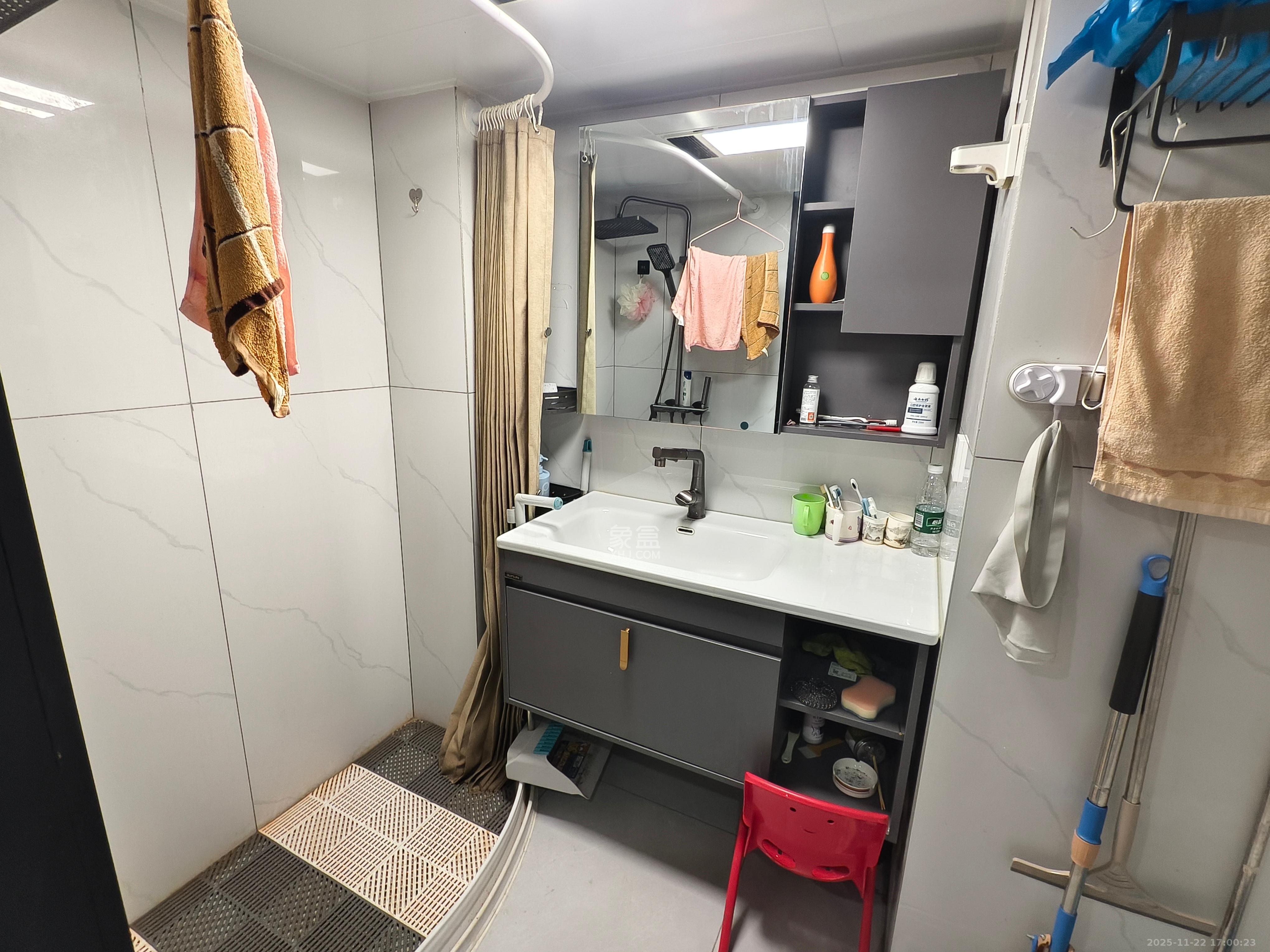 中天星耀荟  1室2厅1卫    2000.0元/月室内图