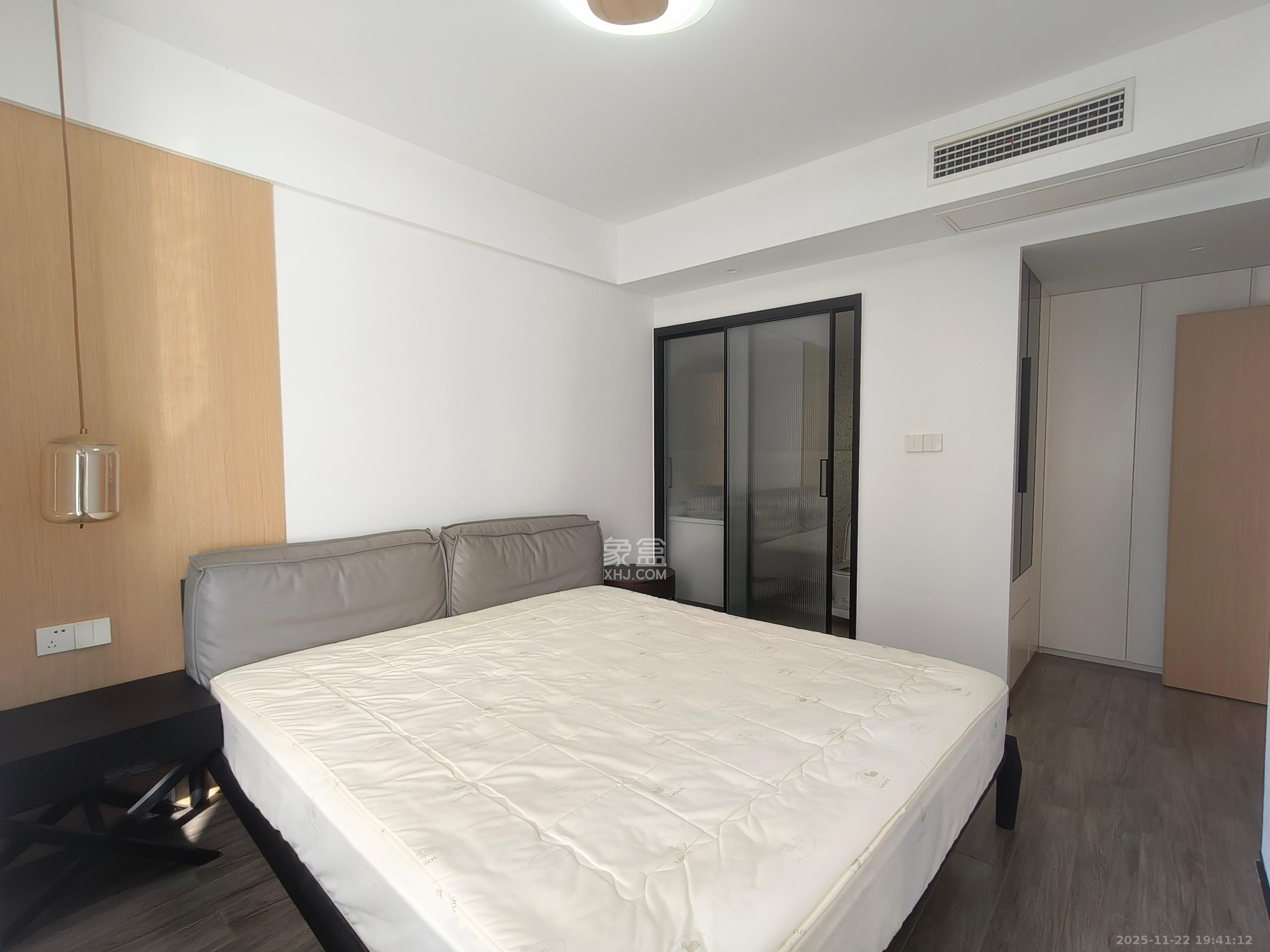 钱隆世家  3室2厅2卫    3200.0元/月室内图