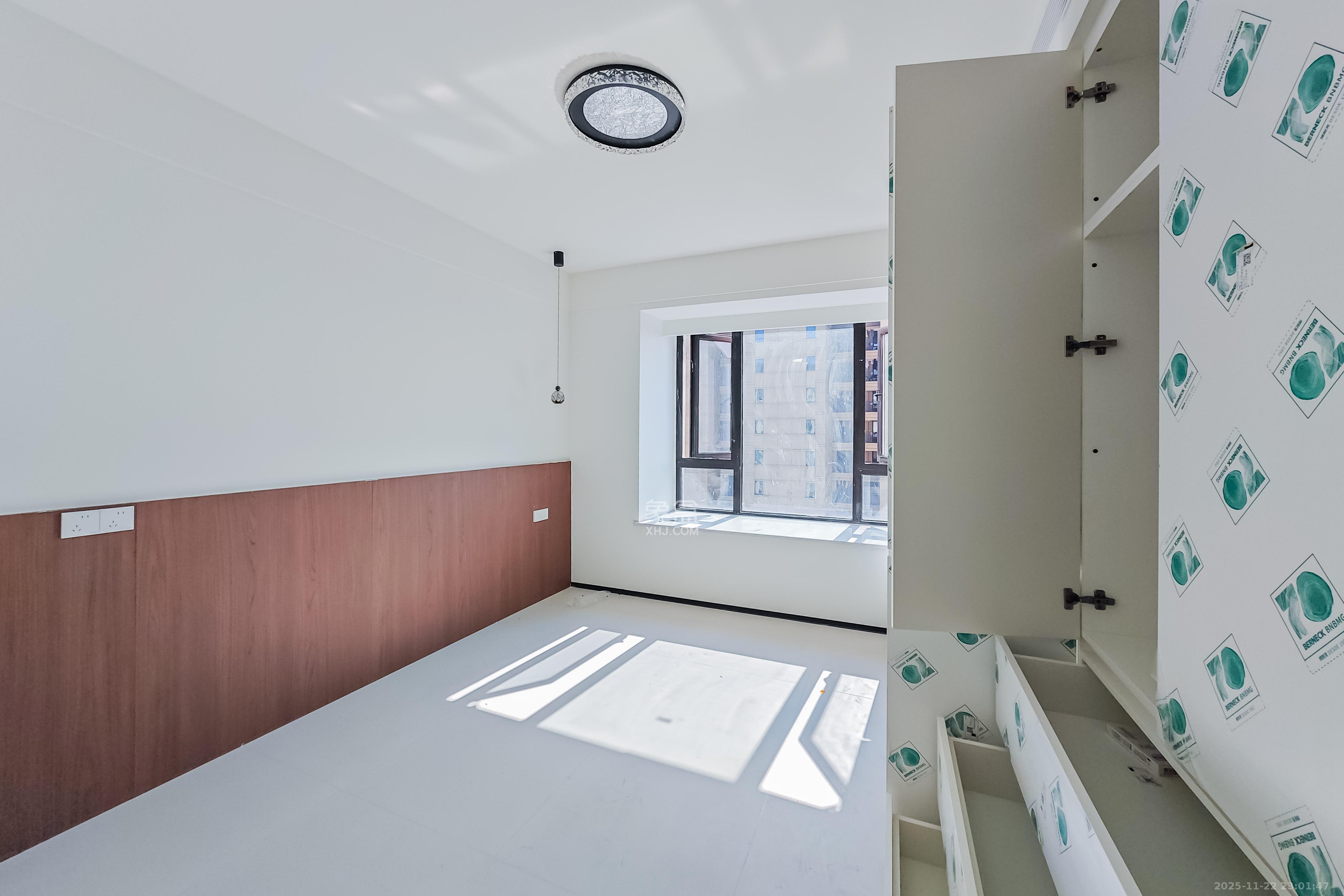 中天星耀城  5室2厅2卫    218.0万卧室