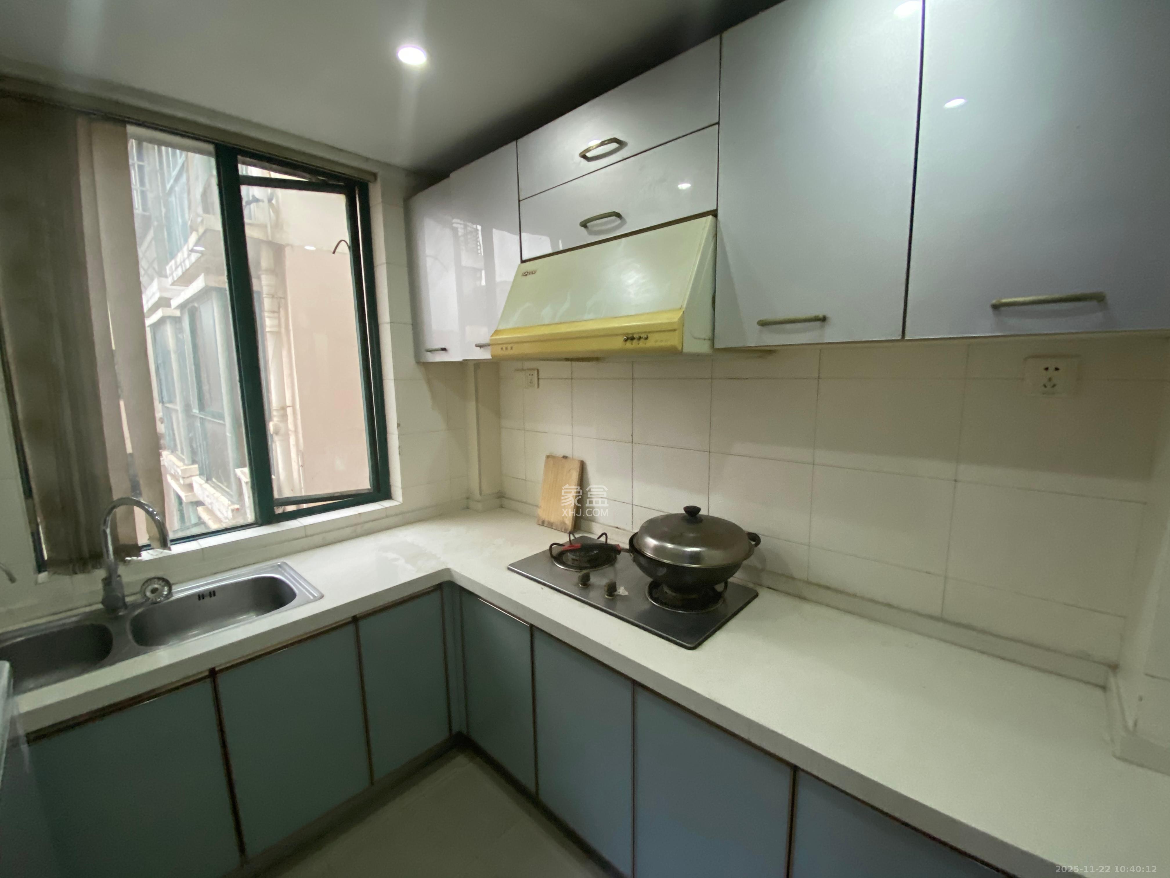 东方新城 3室2厅2卫 2000.0元/月 东方新城 3室2厅2卫 2000.0元/月室内图