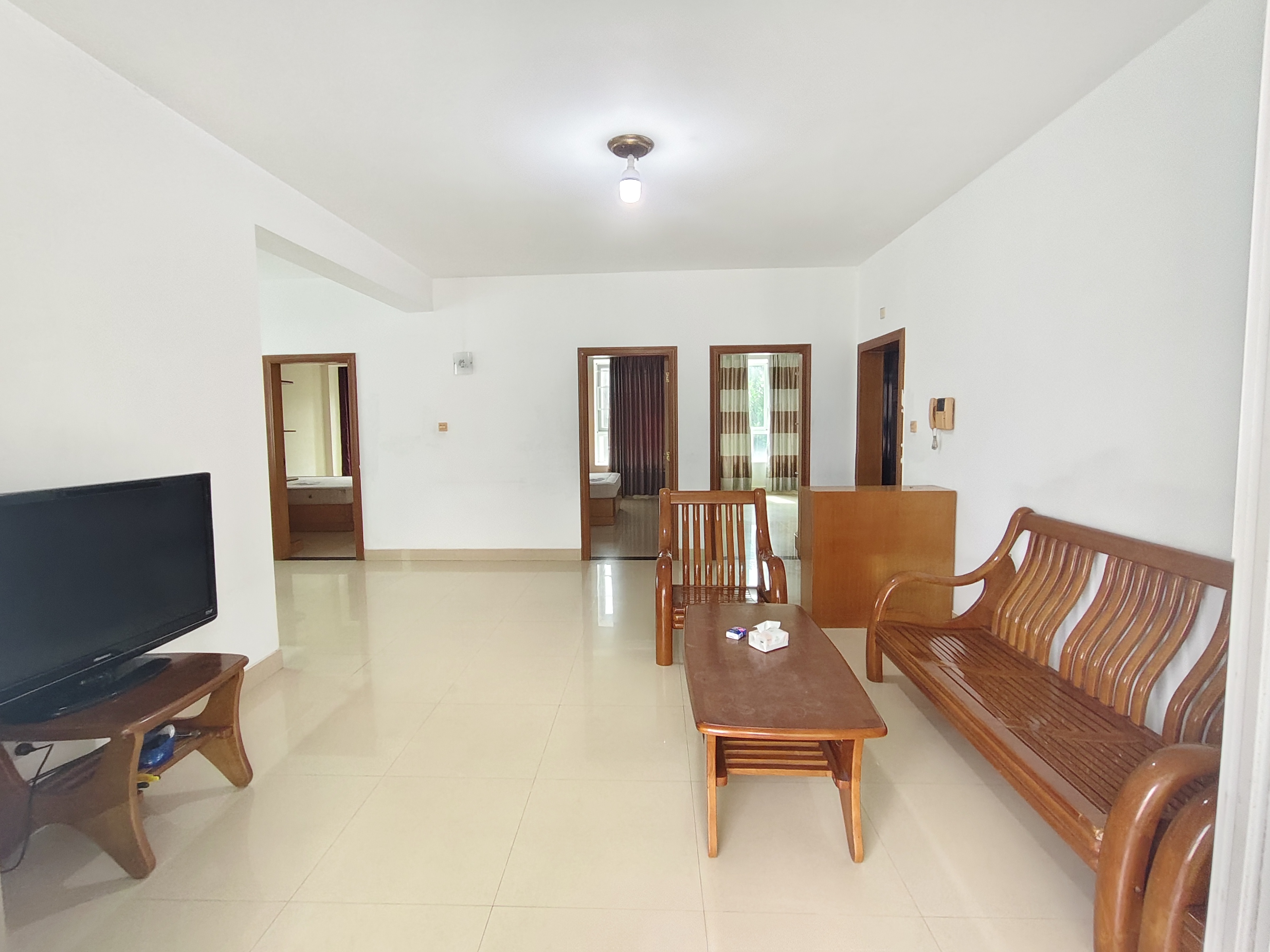 成信景苑 3室2厅2卫 2400.0元/月 成信景苑 3室2厅2卫 2400.0元/月室内图