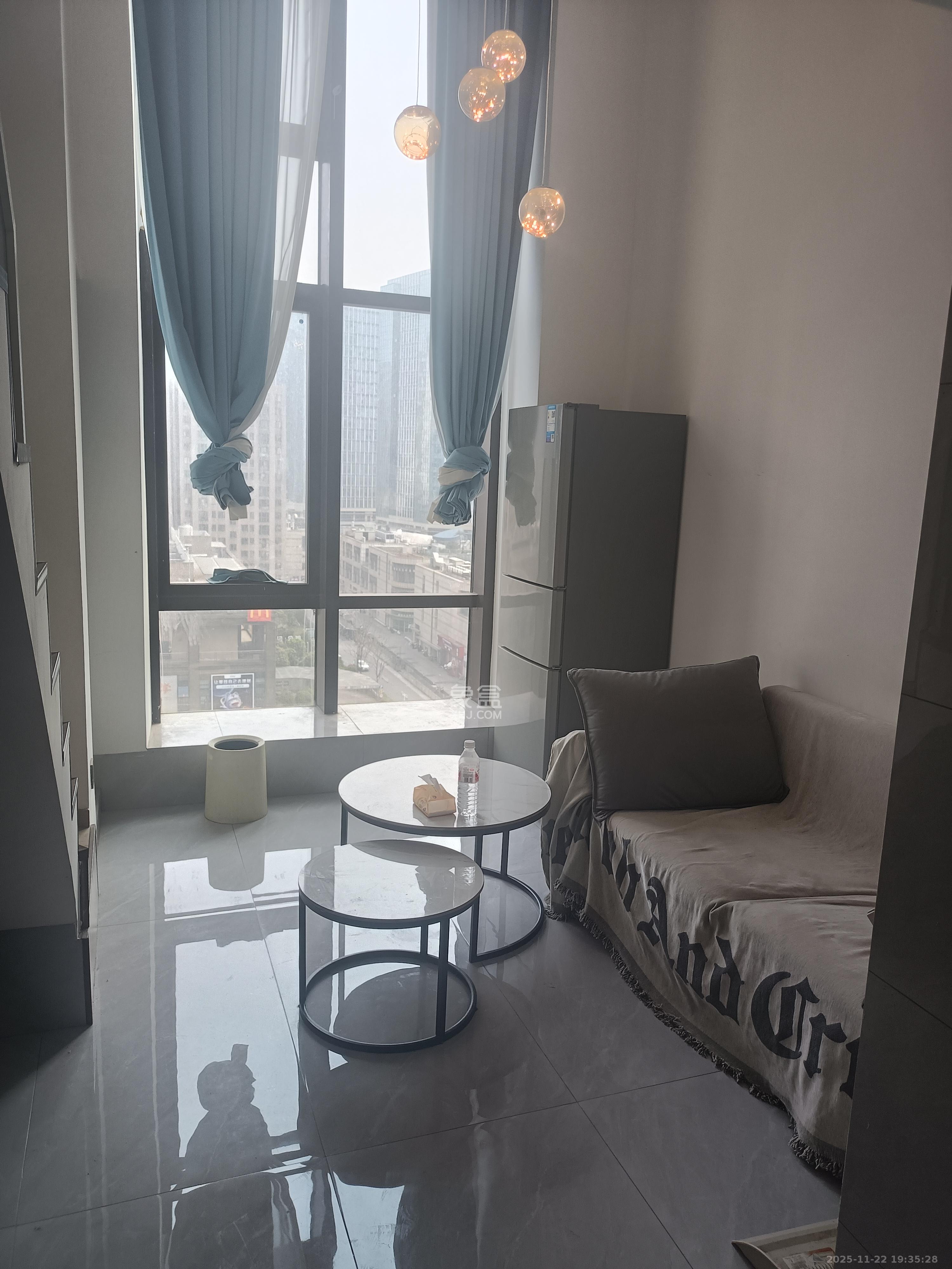 珠江花城好世界  1室1厅1卫    1700.0元/月