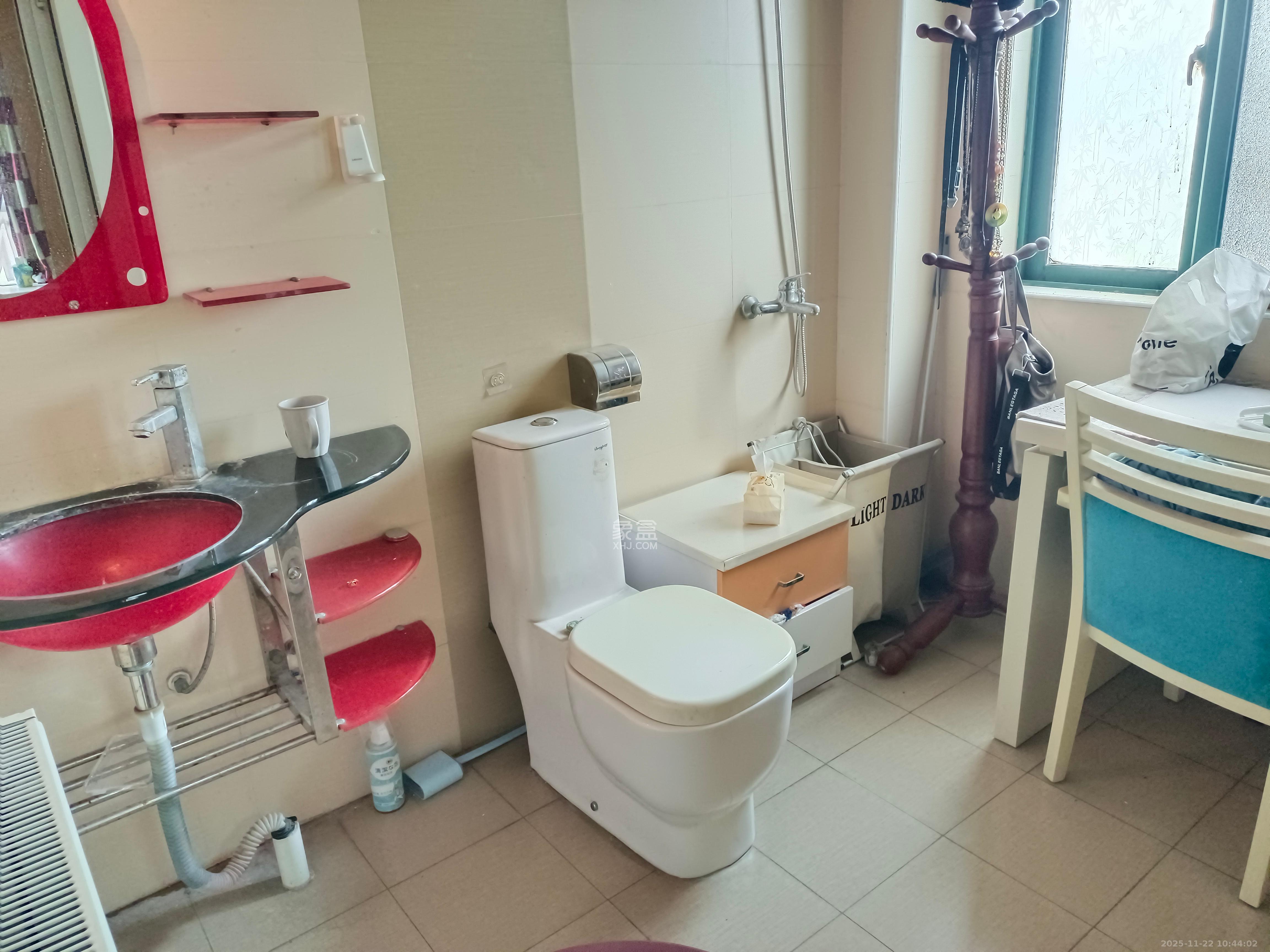 西湖丽景  3室2厅2卫    2600.0元/月室内图