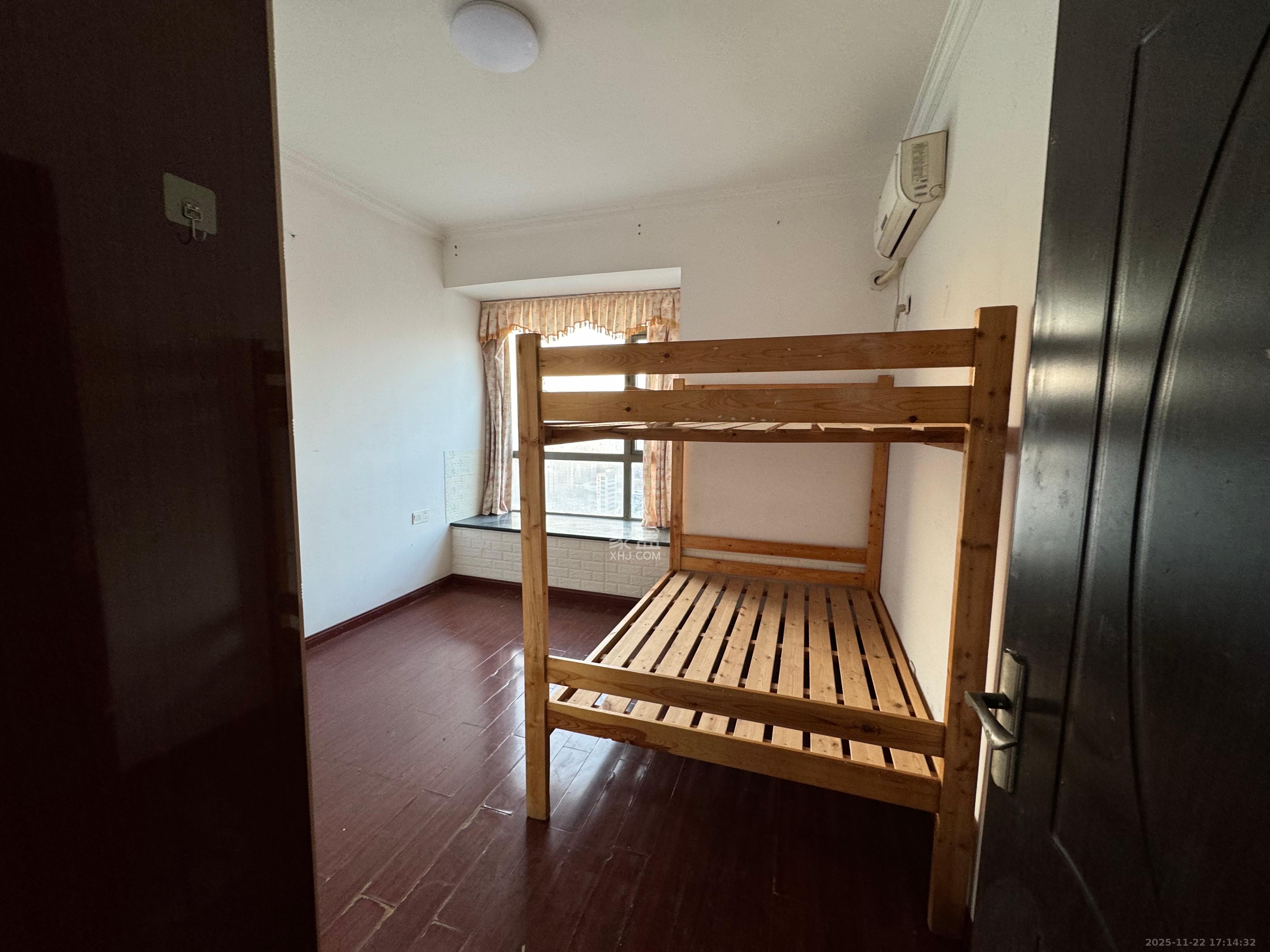 金领家族 3室2厅2卫 2600.0元/月 金领家族 3室2厅2卫 2600.0元/月室内图