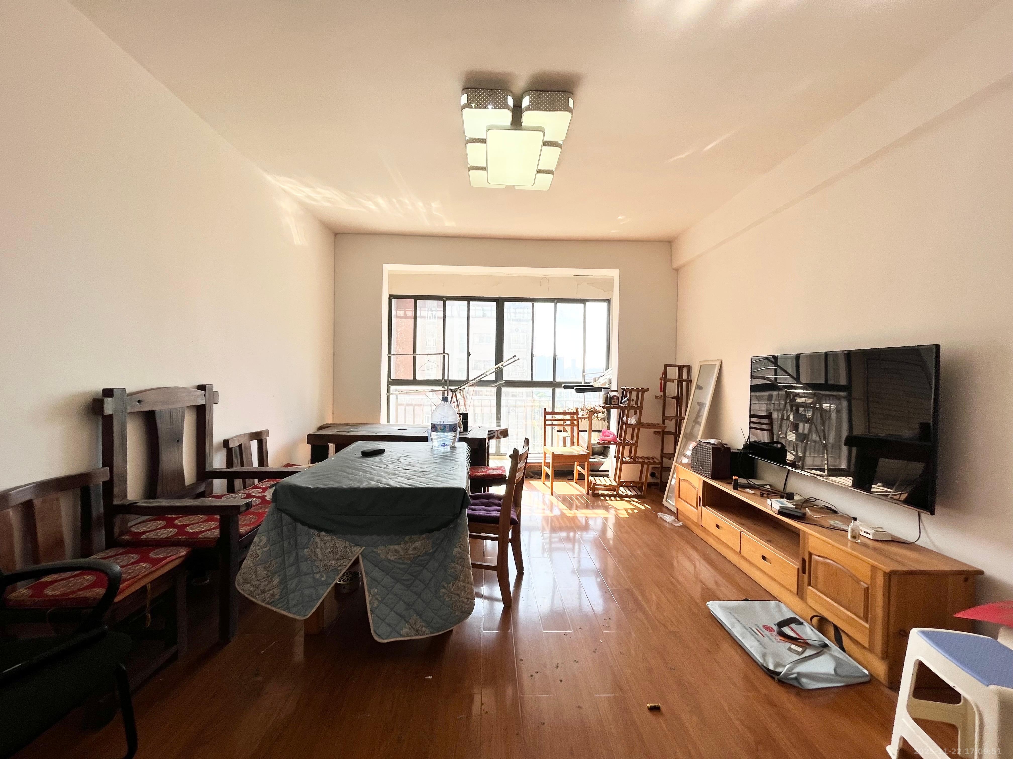 金领公寓（金荣公寓）  3室1厅1卫    2500.0元/月