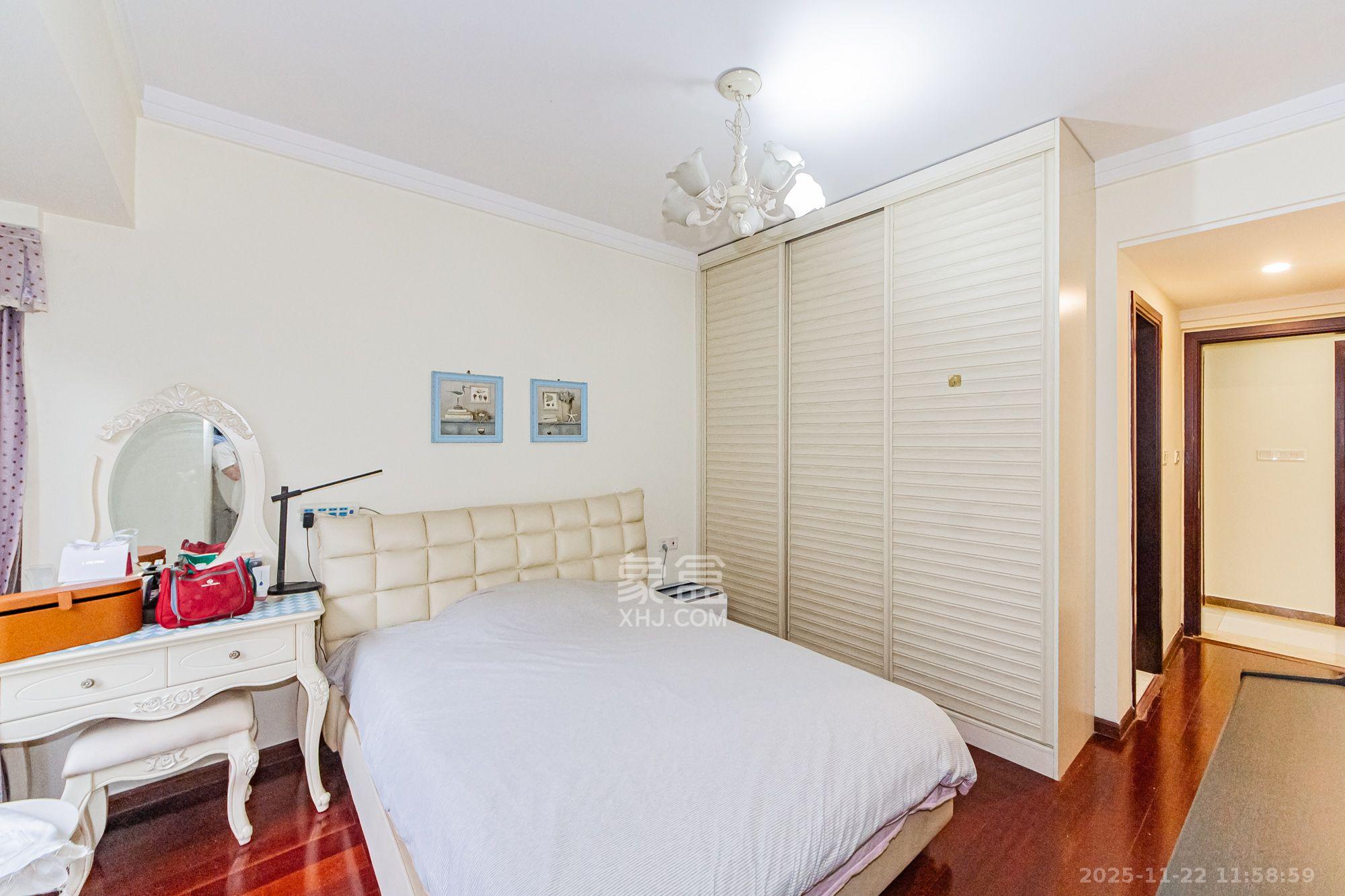 珠江花城四期花盛 3室2厅2卫 2700.0元/月 珠江花城四期花盛 3室2厅2卫 2700.0元/月室内图