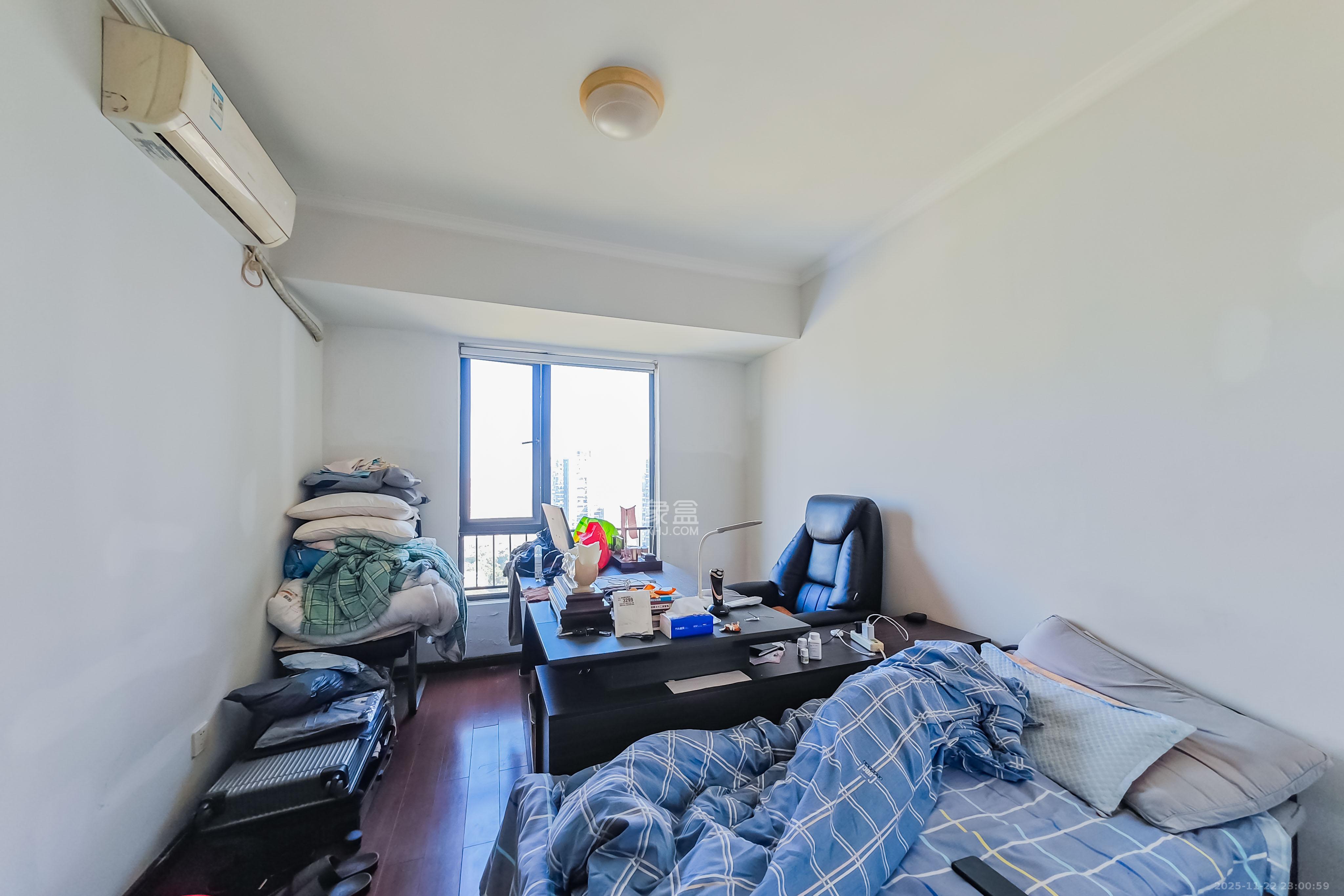 万科金域华府三四期  4室2厅2卫    138.0万卧室