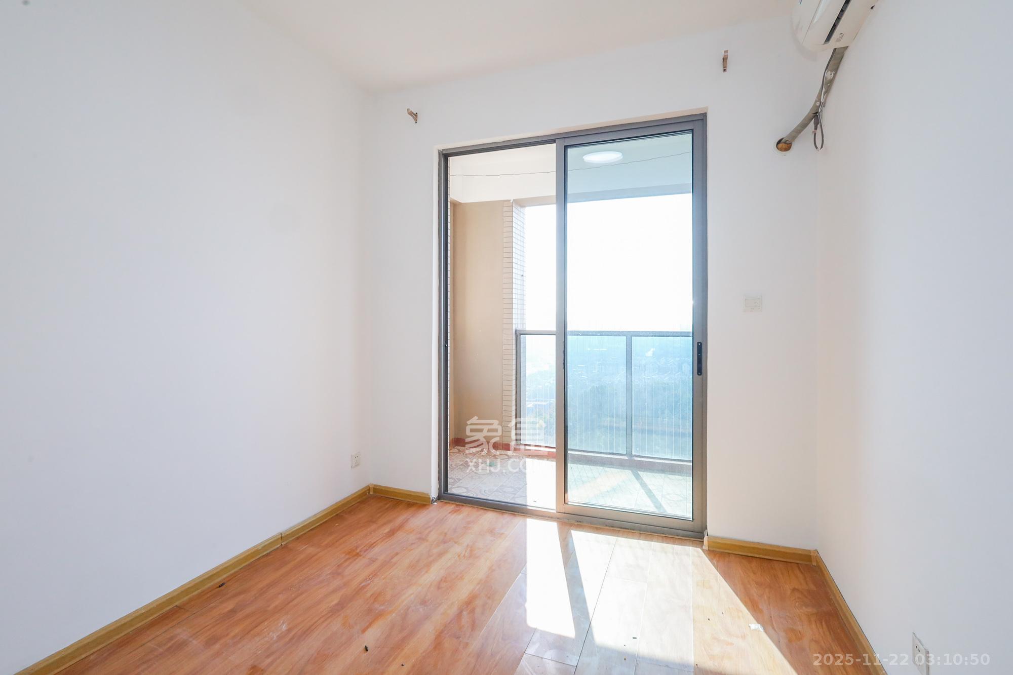 八方小区B区  3室2厅2卫    350.0万卧室