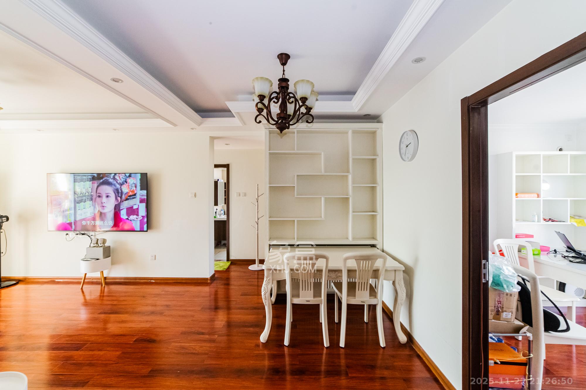 龙湾1号公馆 3室2厅1卫 95.0万 龙湾1号公馆 3室2厅1卫 95.0万客厅