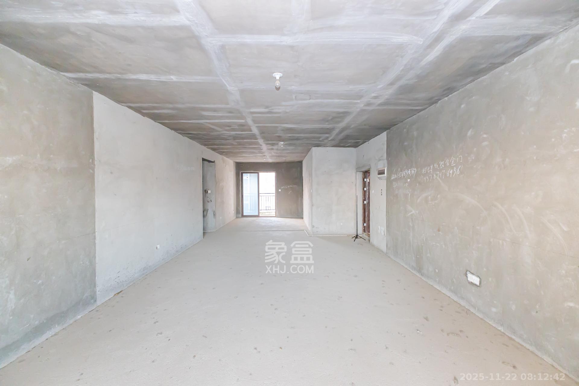 星月绿洲  5室2厅2卫    198.0万客厅