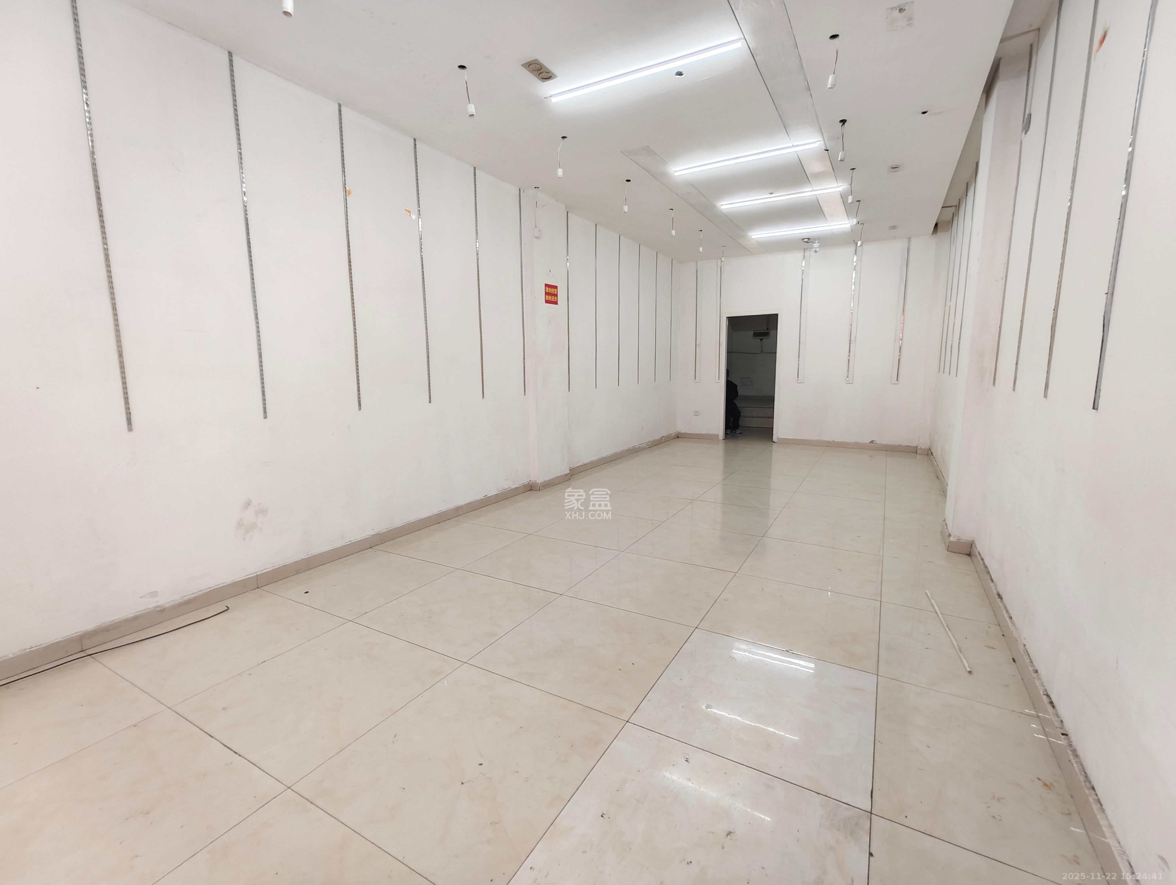 湘腾琴岛  1室1厅1卫    3700.0元/月室内图