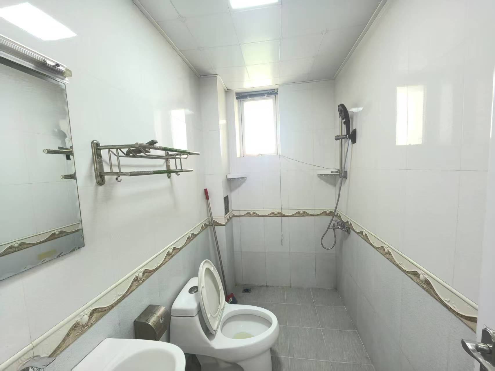 金域湾畔  3室2厅2卫    3300.0元/月室内图