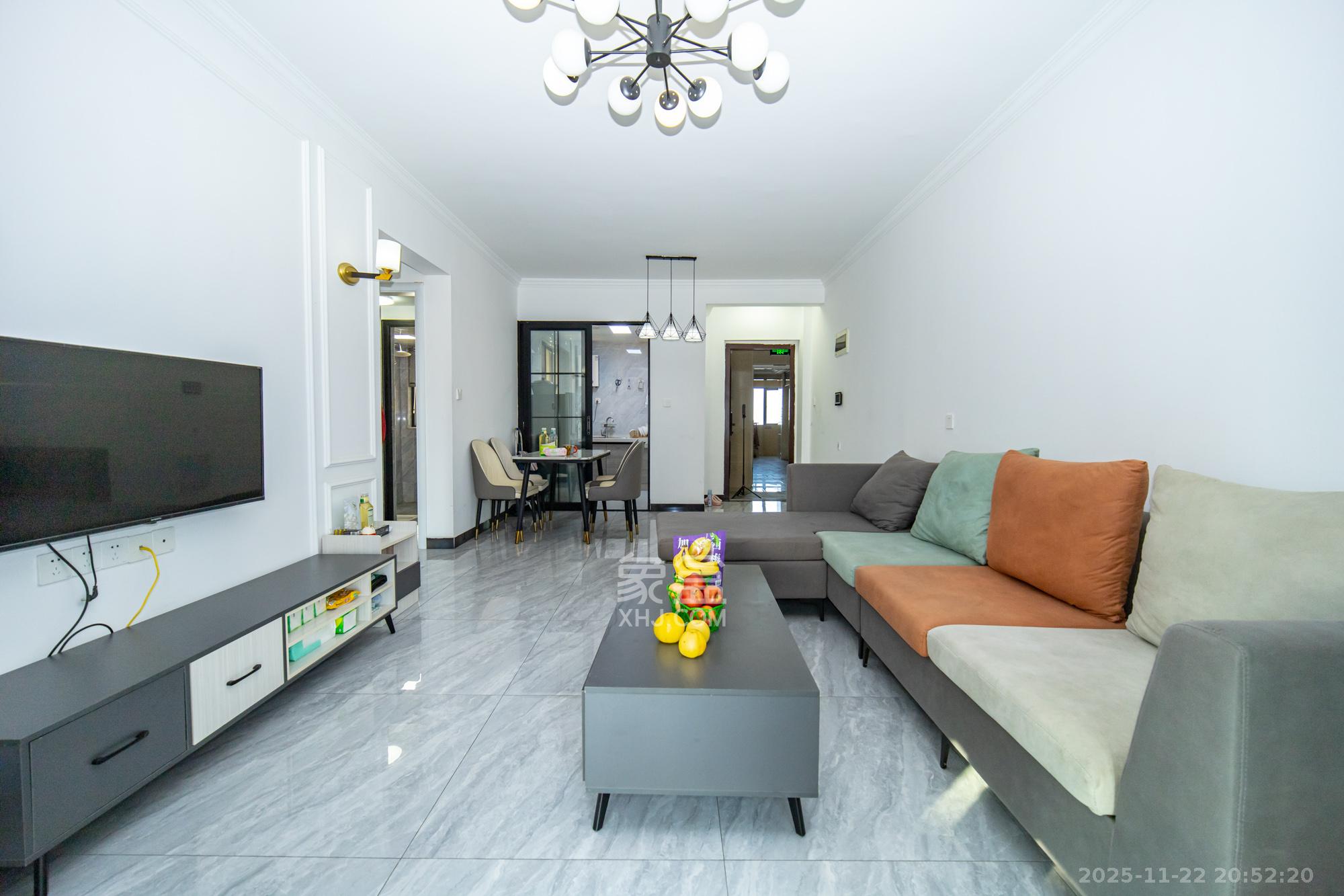 五矿沁园金城(春和景园) 3室2厅1卫 99.0万 五矿沁园金城(春和景园) 3室2厅1卫 99.0万客厅