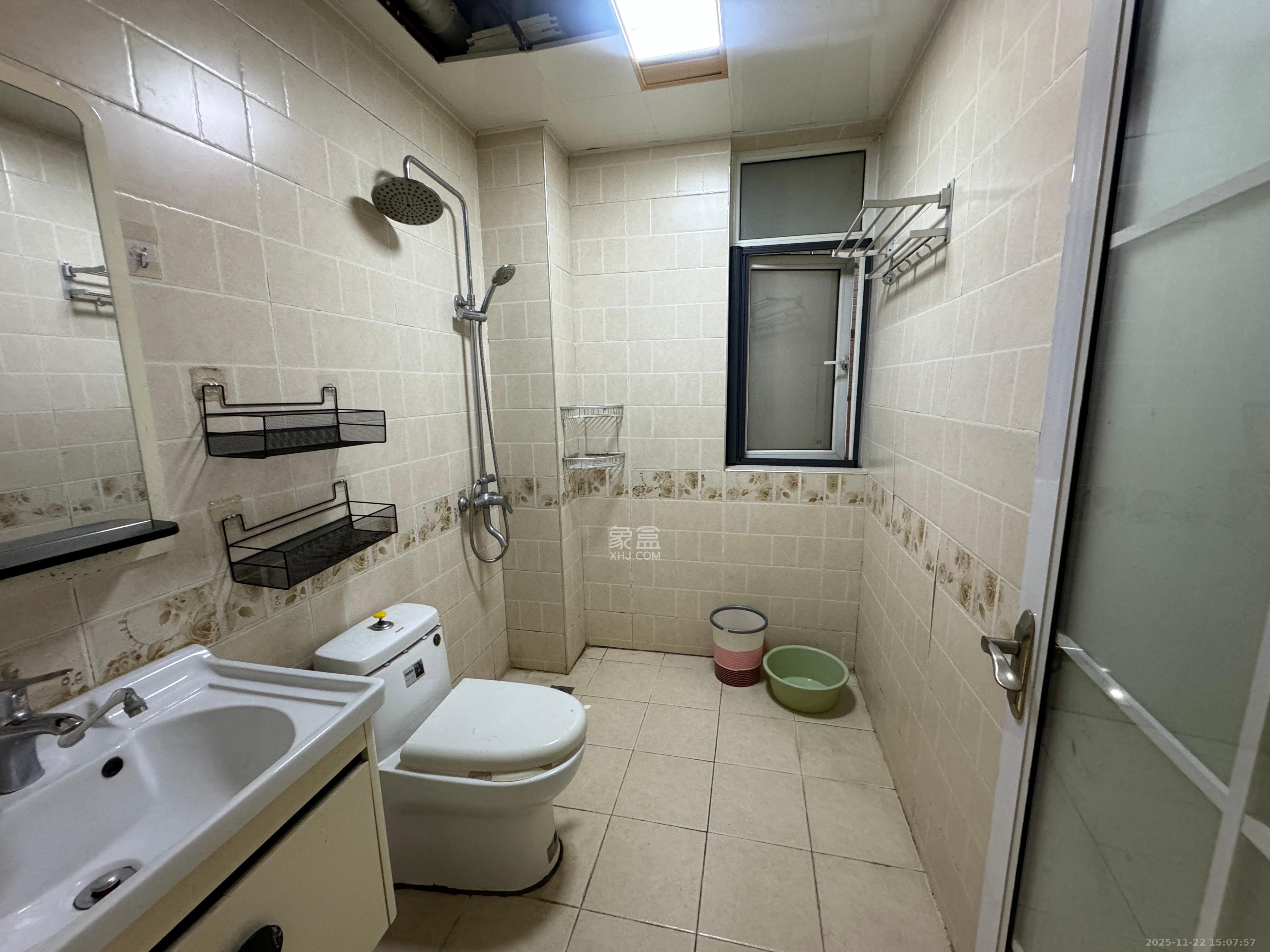 鑫科明珠  3室2厅2卫    2500.0元/月室内图