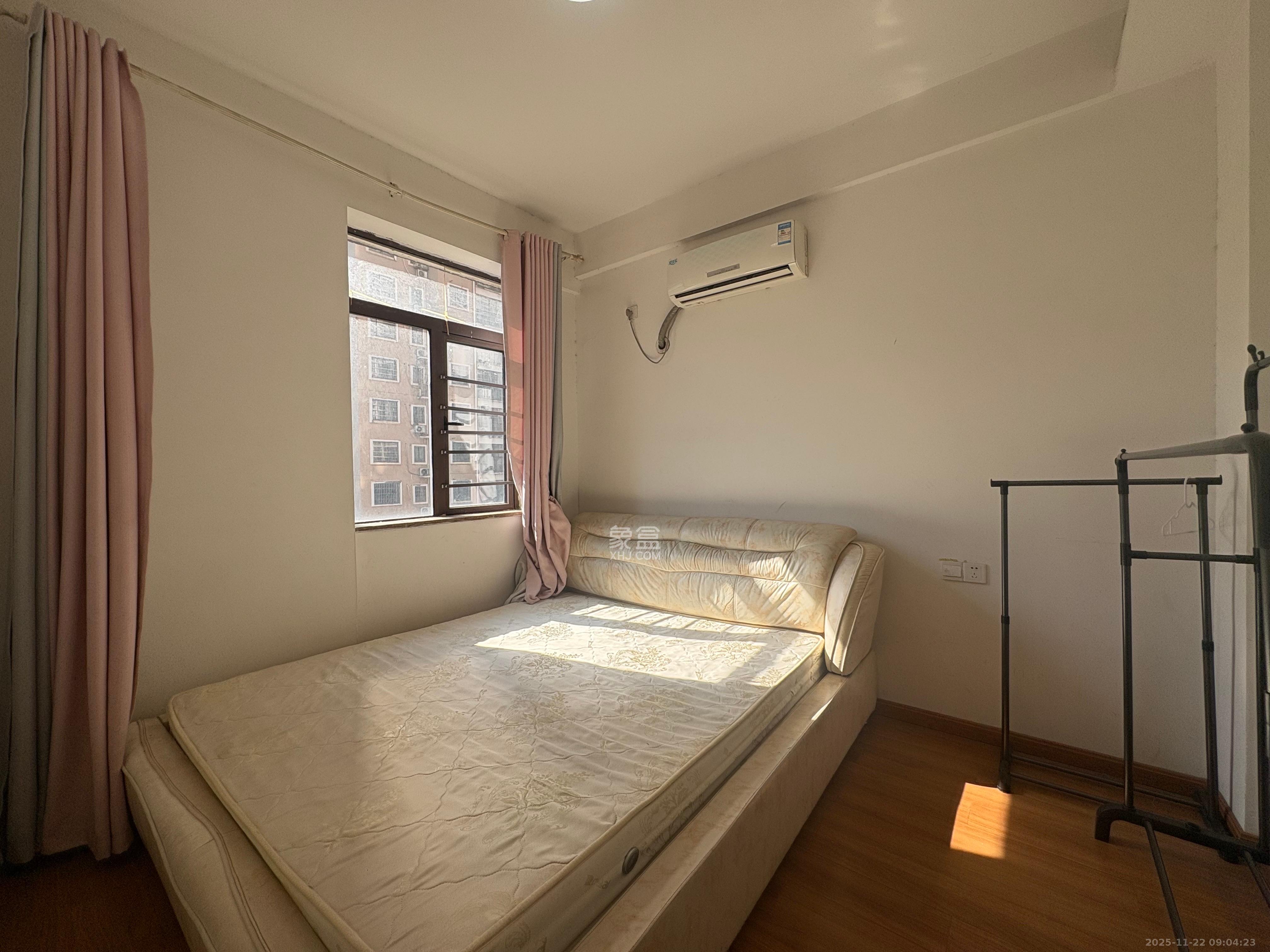 水岸世景  1室1厅1卫    1600.0元/月室内图