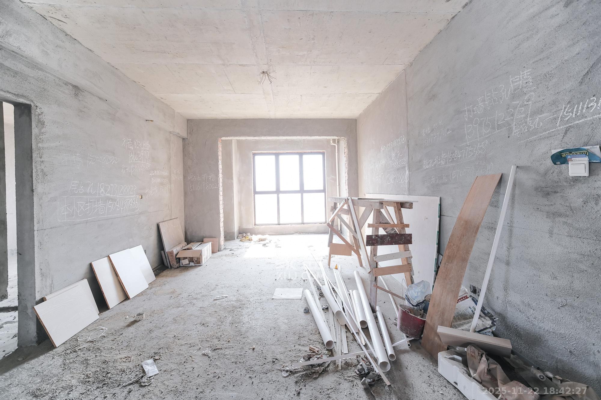 艾美潇湘  4室2厅2卫    121.8万