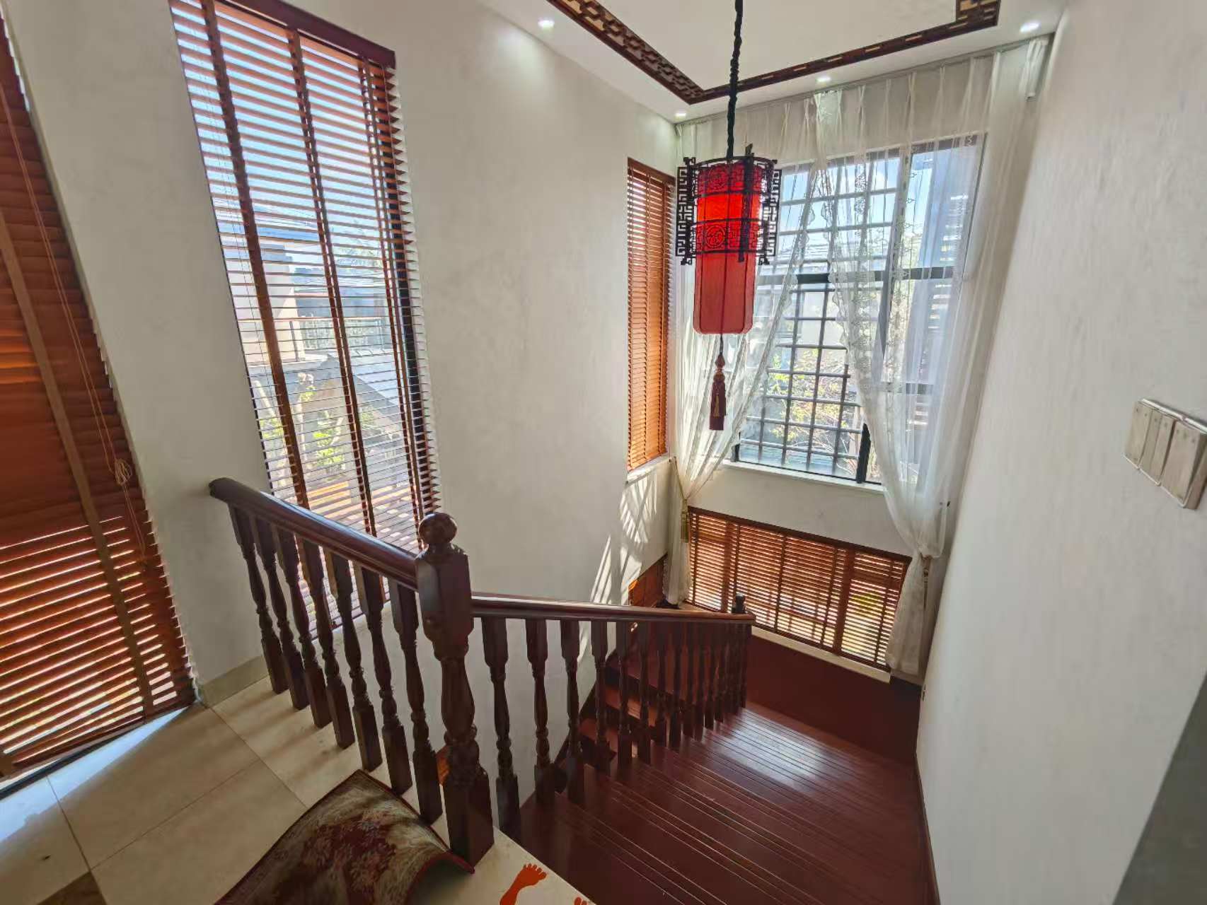 鸿洲江山  5室2厅2卫    15000.0元/月室内图