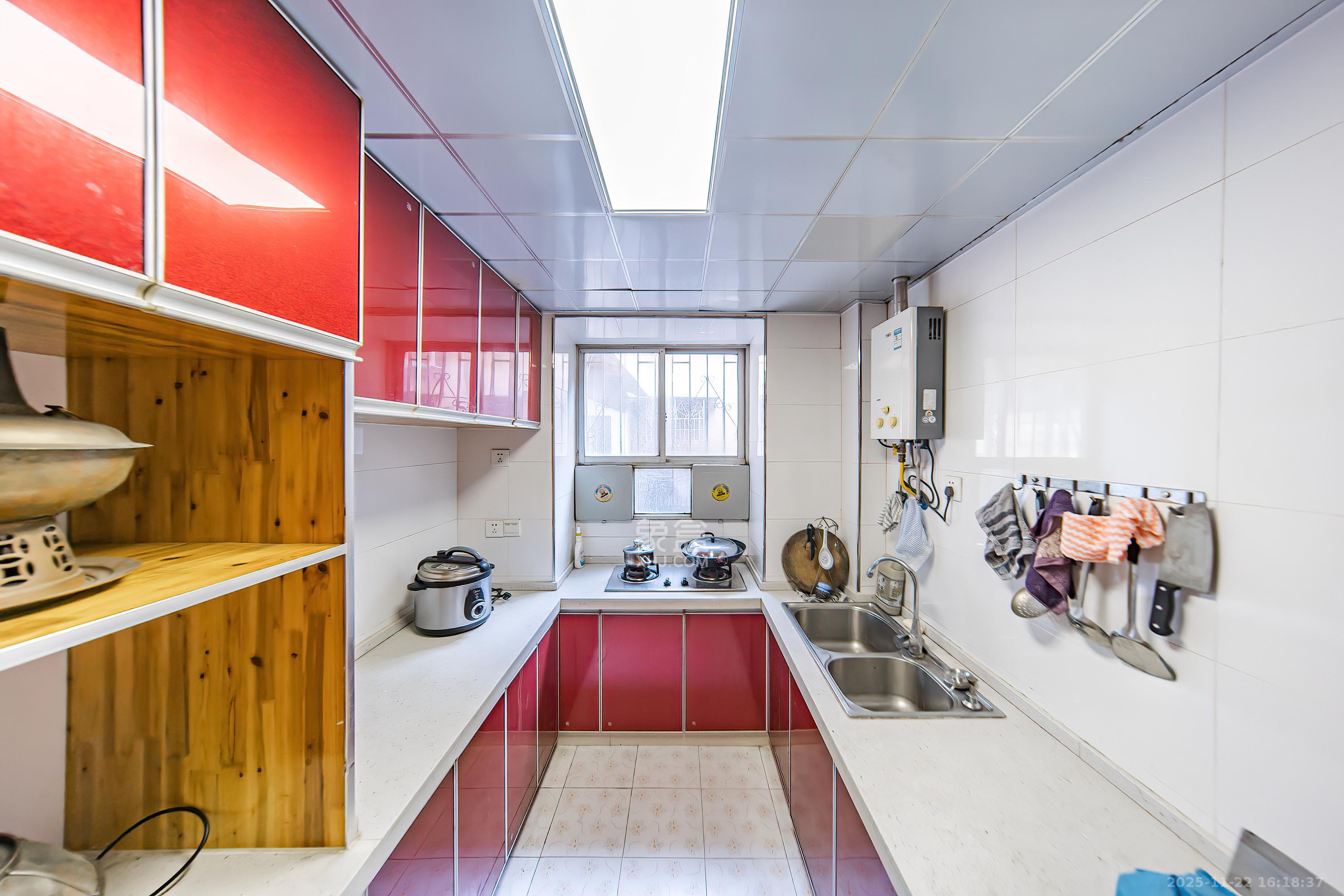 华侨公寓(九家湾) 3室2厅2卫 89.0万 华侨公寓(九家湾) 3室2厅2卫 89.0万厨房