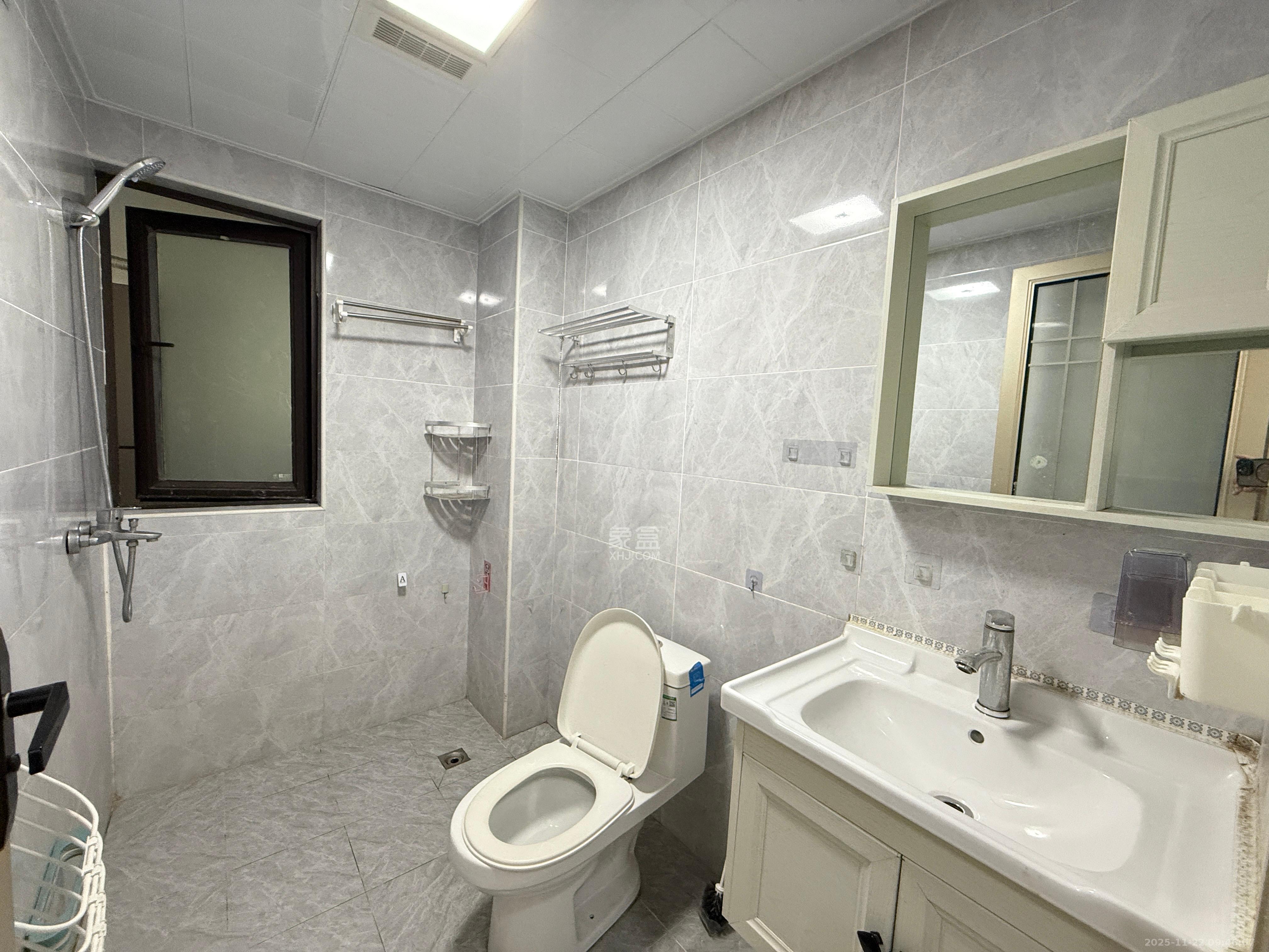 保利香槟国际 3室2厅1卫 2200.0元/月 保利香槟国际 3室2厅1卫 2200.0元/月室内图