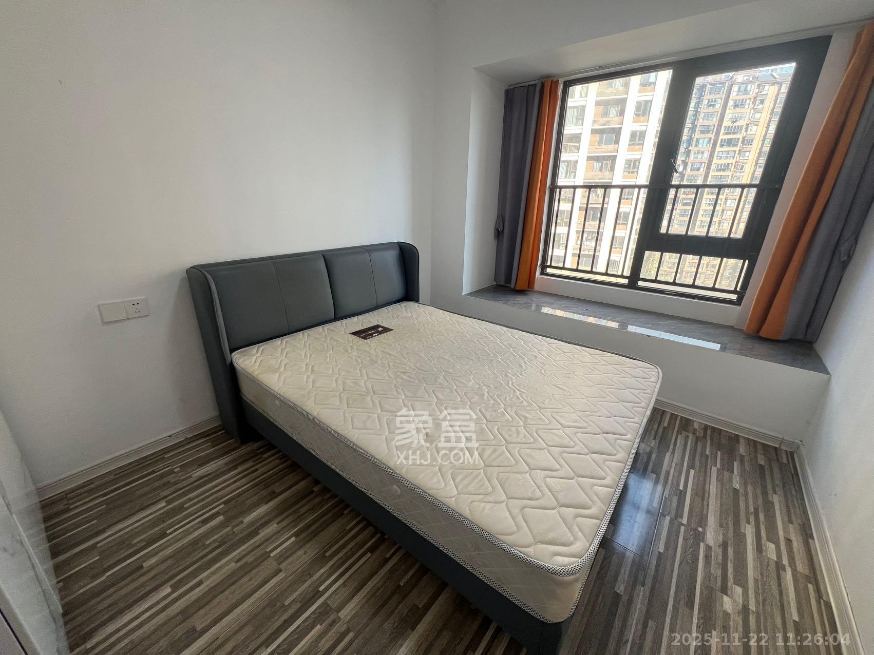 龙湖春江悦茗  3室2厅2卫    2200.0元/月室内图