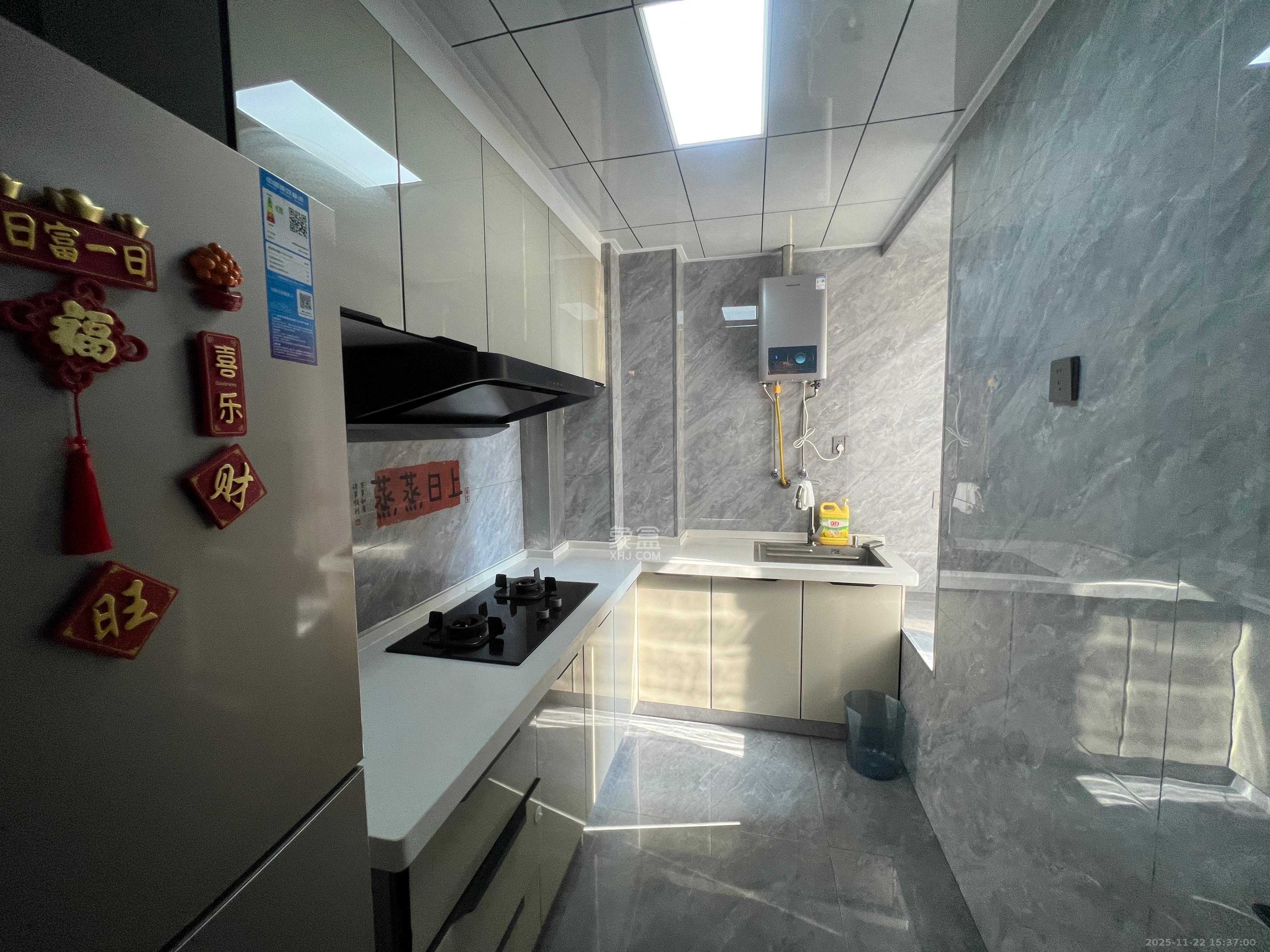 湘域芯城二期  3室2厅1卫    2600.0元/月