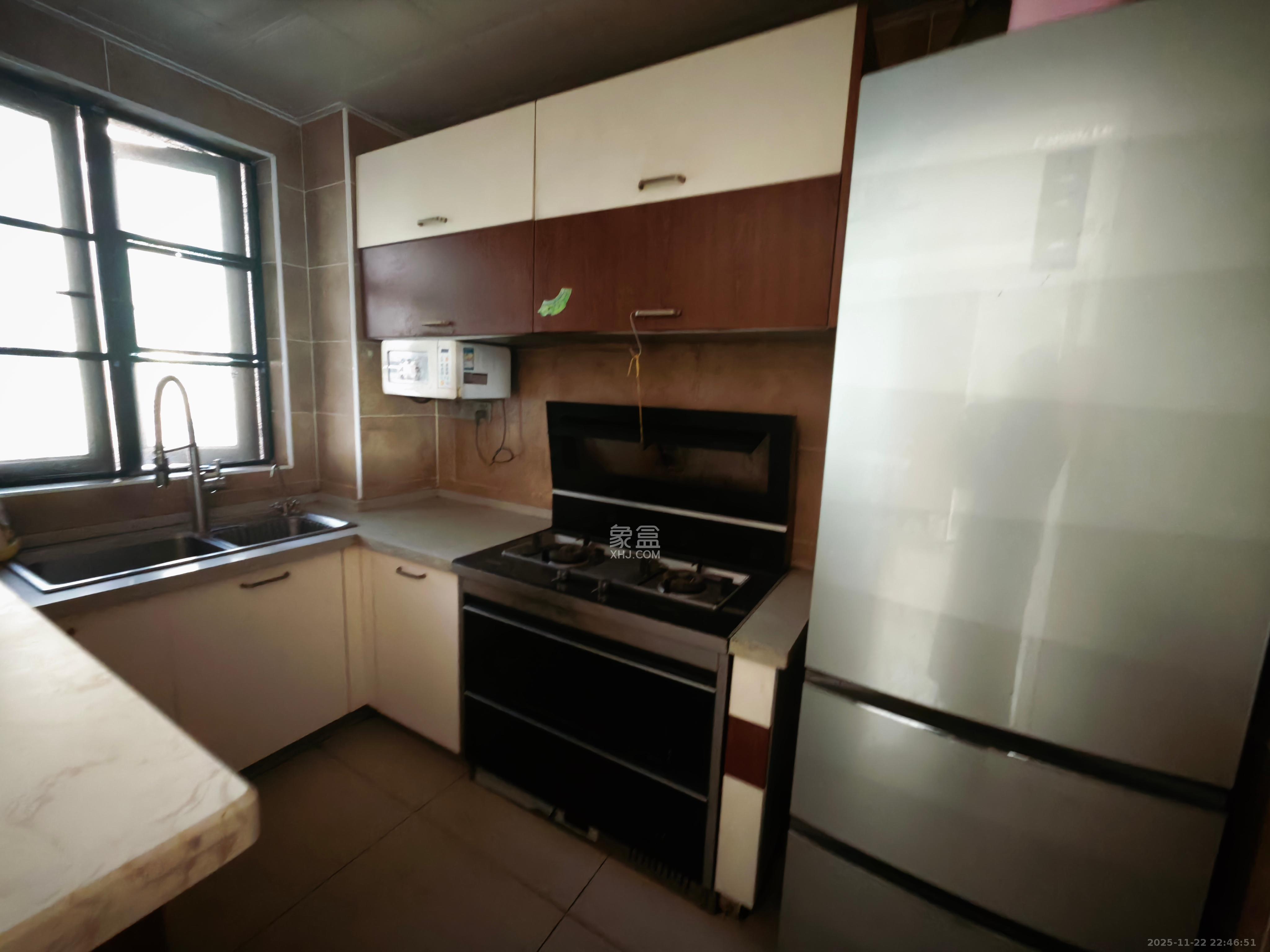 恒大华府 3室2厅1卫 2700.0元/月 恒大华府 3室2厅1卫 2700.0元/月室内图