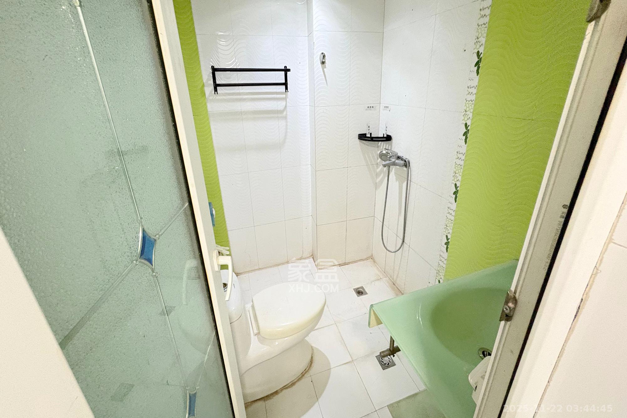 青和上座(上味舫大厦) 1室1厅1卫 33.0万 青和上座(上味舫大厦) 1室1厅1卫 33.0万卫生间