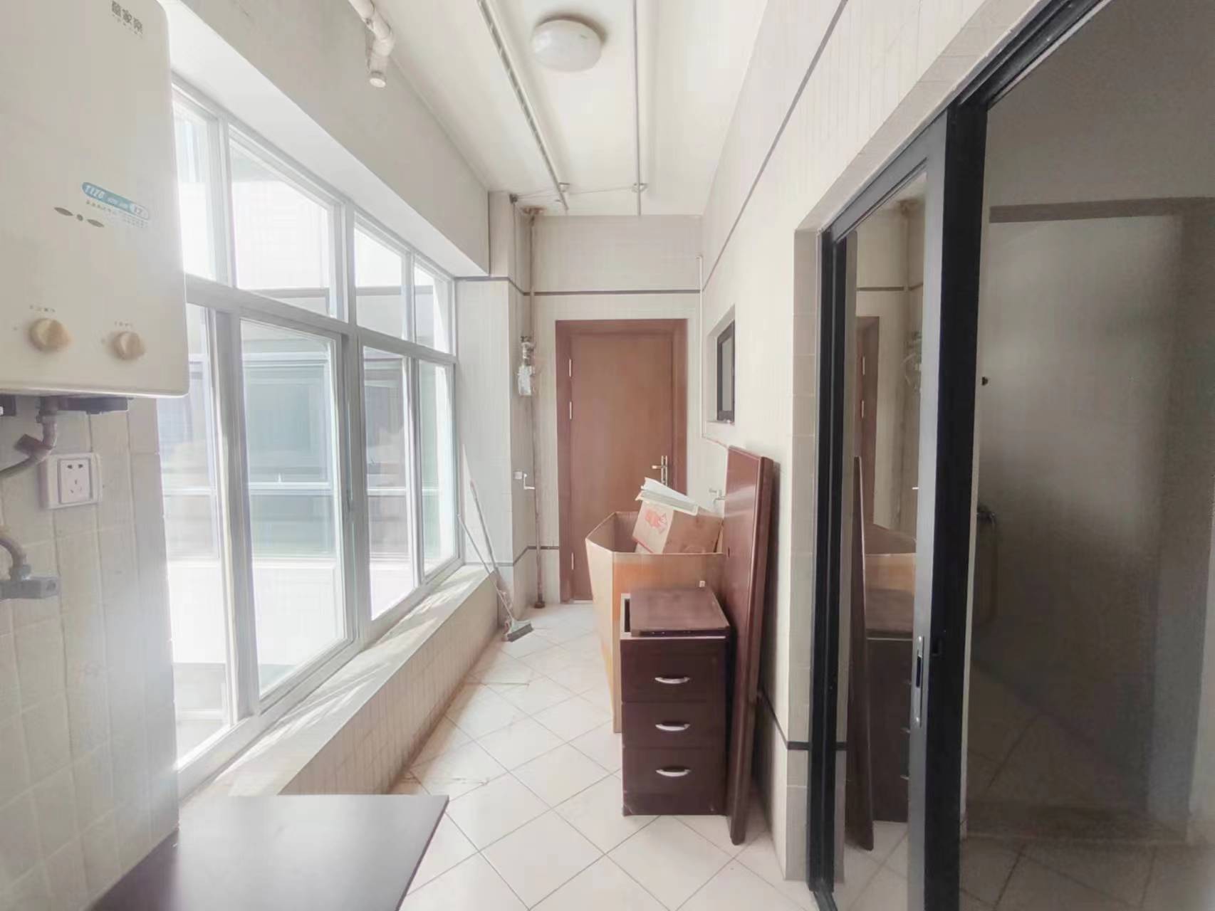 紫荆信息公寓  5室2厅2卫    11000.0元/月室内图