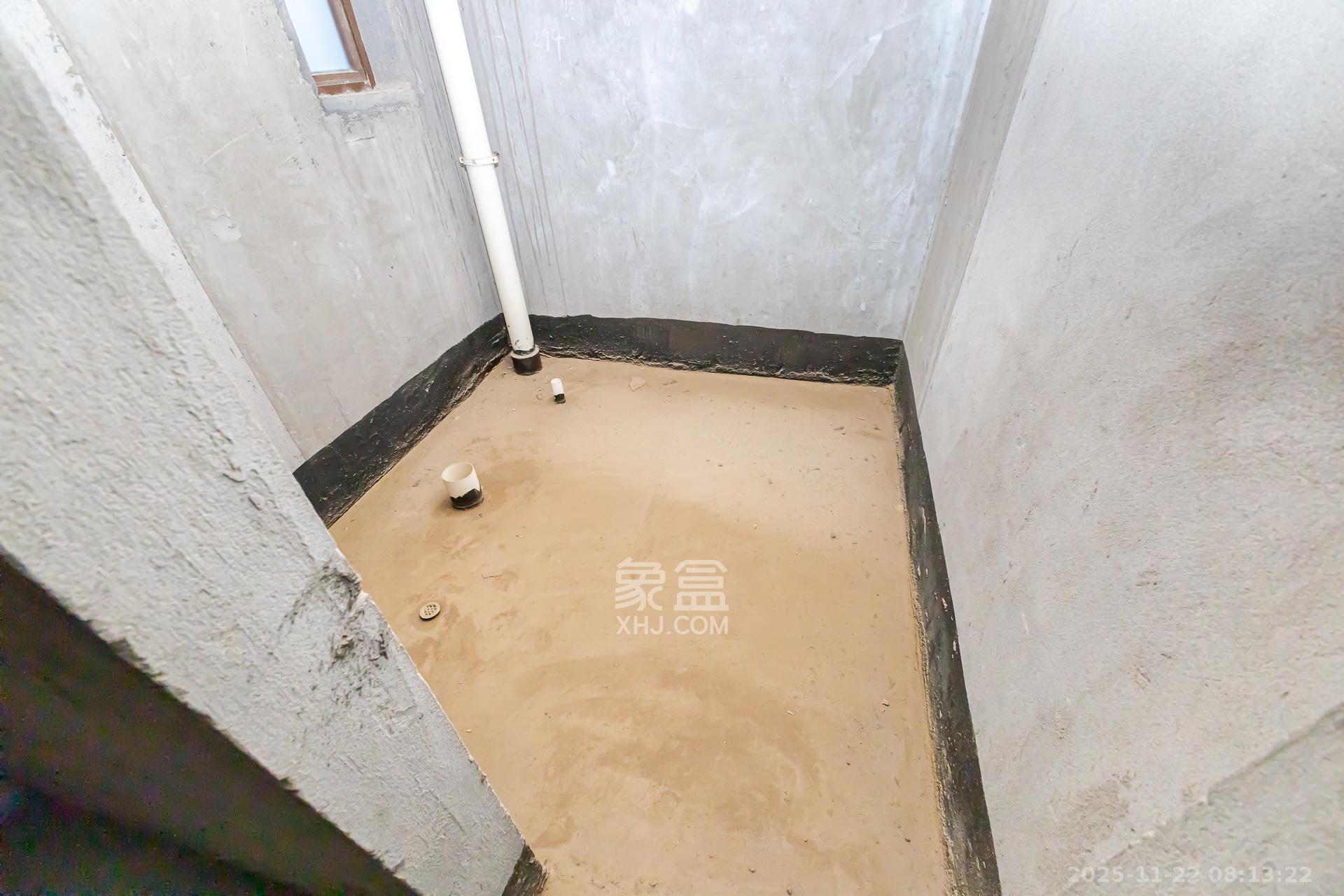 星月绿洲  5室2厅2卫    198.0万卫生间