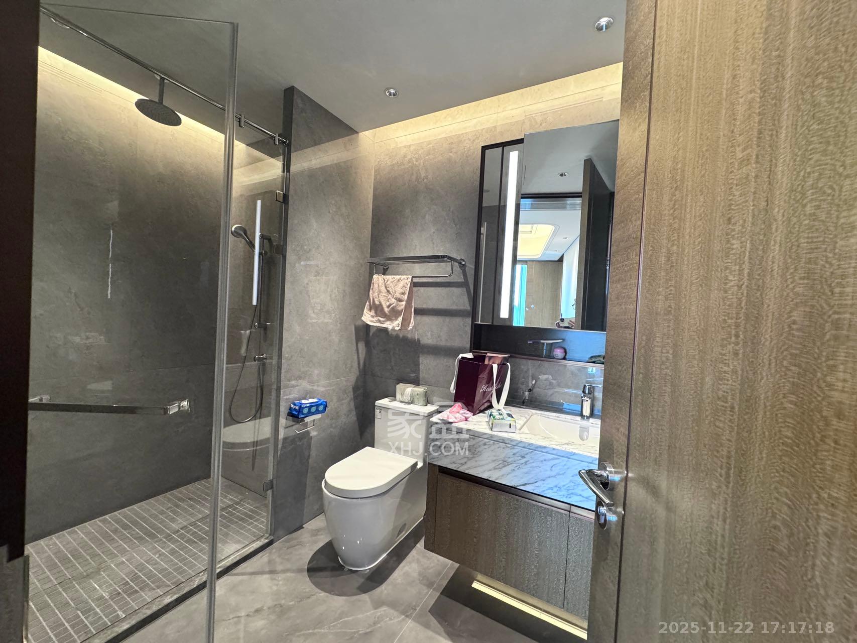 运达中央广场三期  5室2厅4卫    26800.0元/月室内图