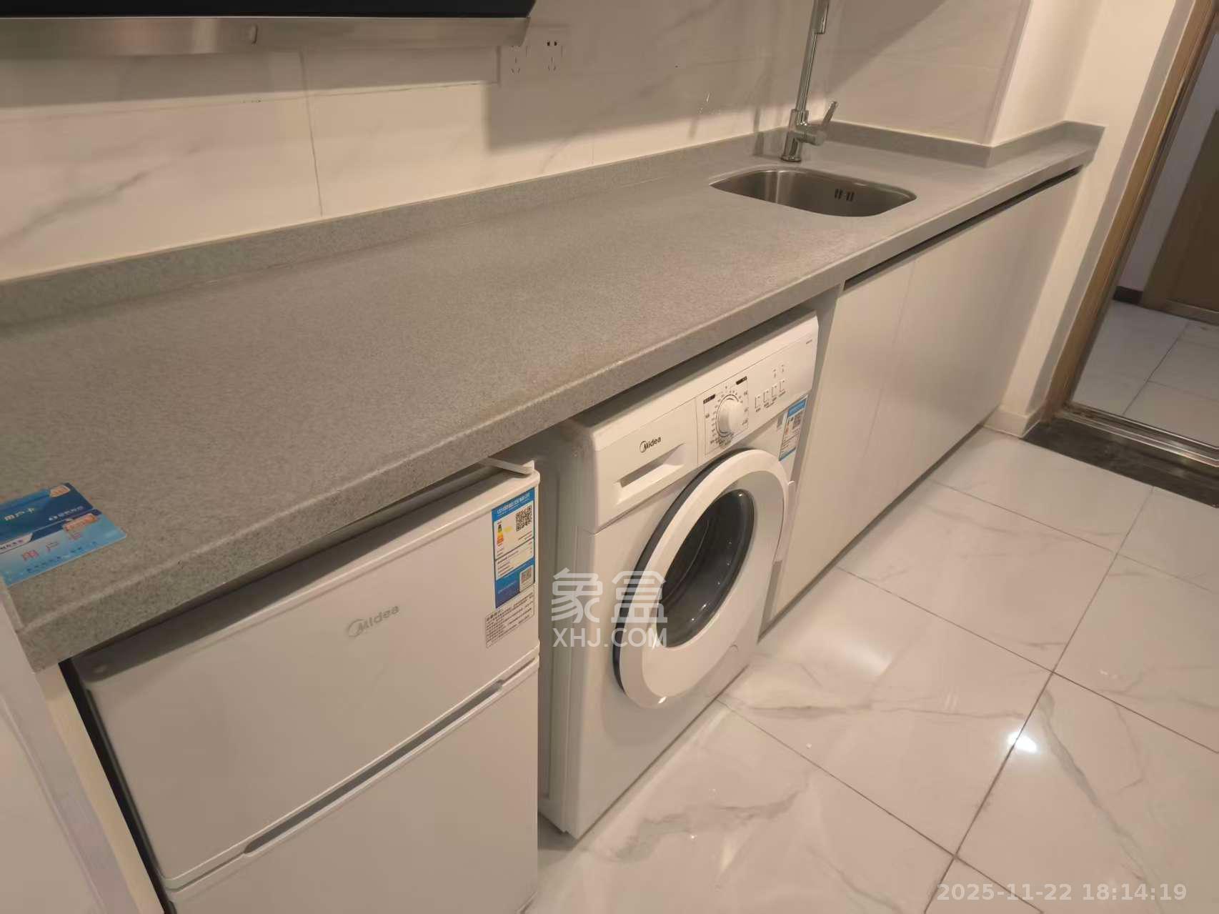 卓越江岸  2室1厅1卫    2000.0元/月室内图