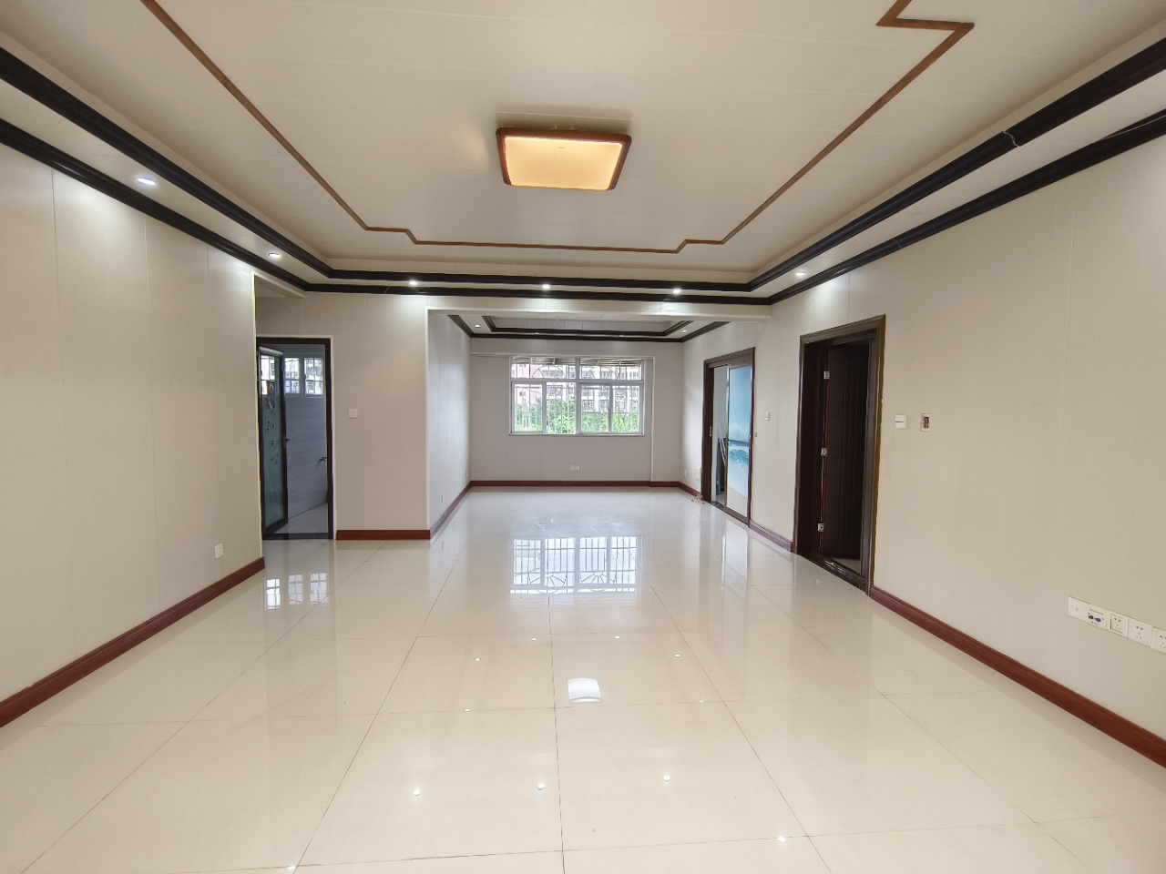 八一小区  3室2厅2卫    3200.0元/月