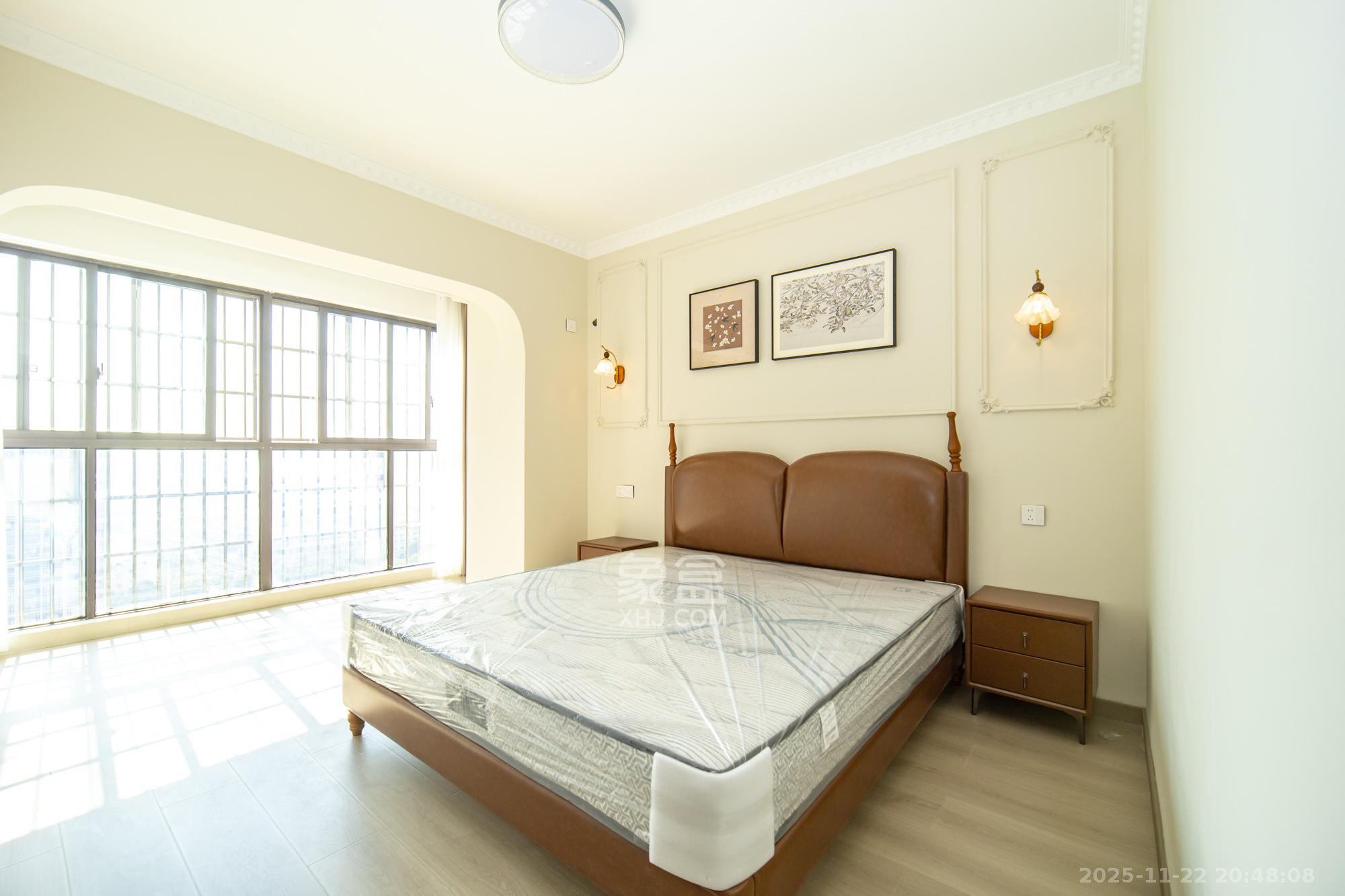 新长海广场  4室2厅2卫    83.8万卧室