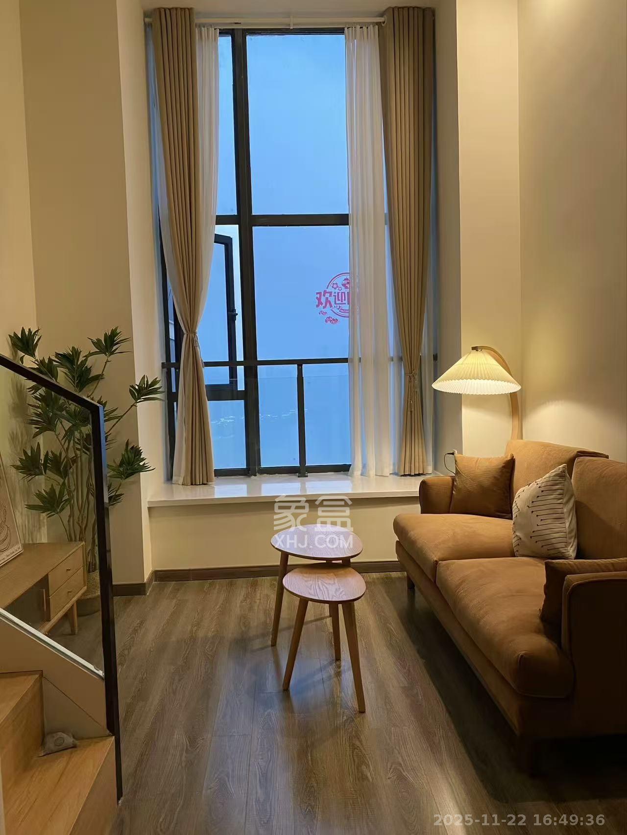 卓越浅水湾  1室0厅0卫    2000.0元/月