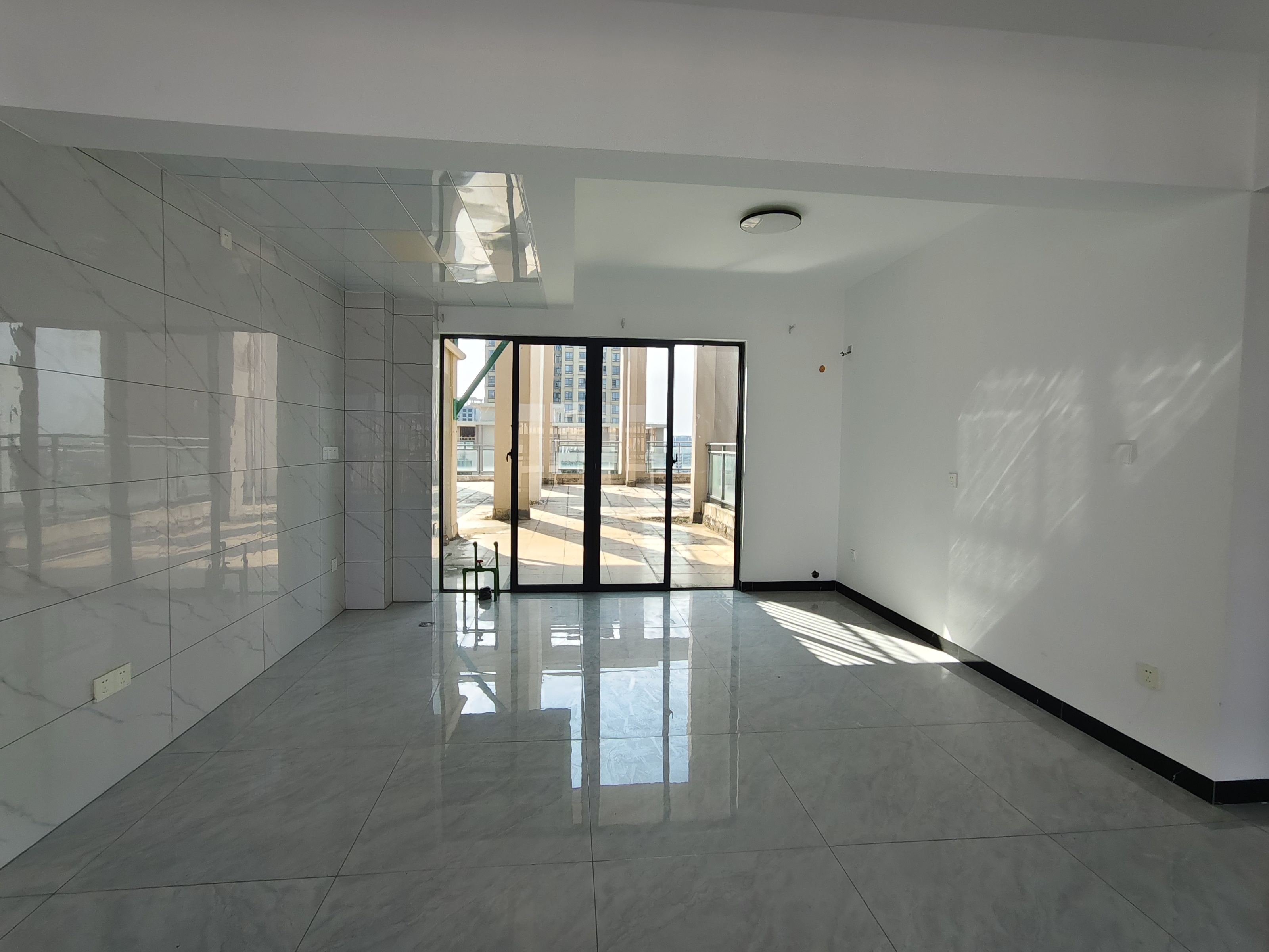 汇水湾  4室2厅2卫    3500.0元/月室内图