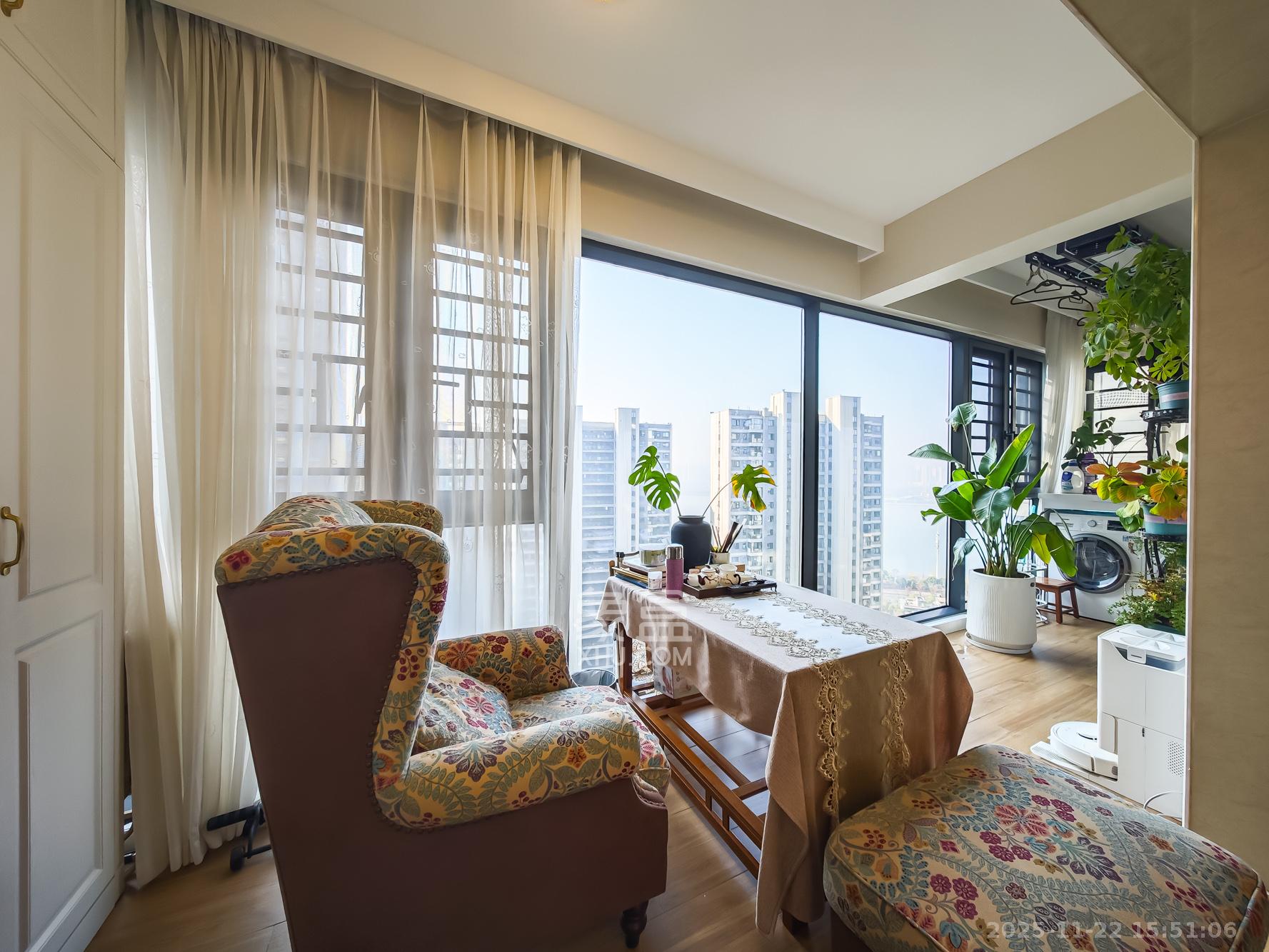 长沙万境潇湘  4室2厅2卫    170.0万阳台