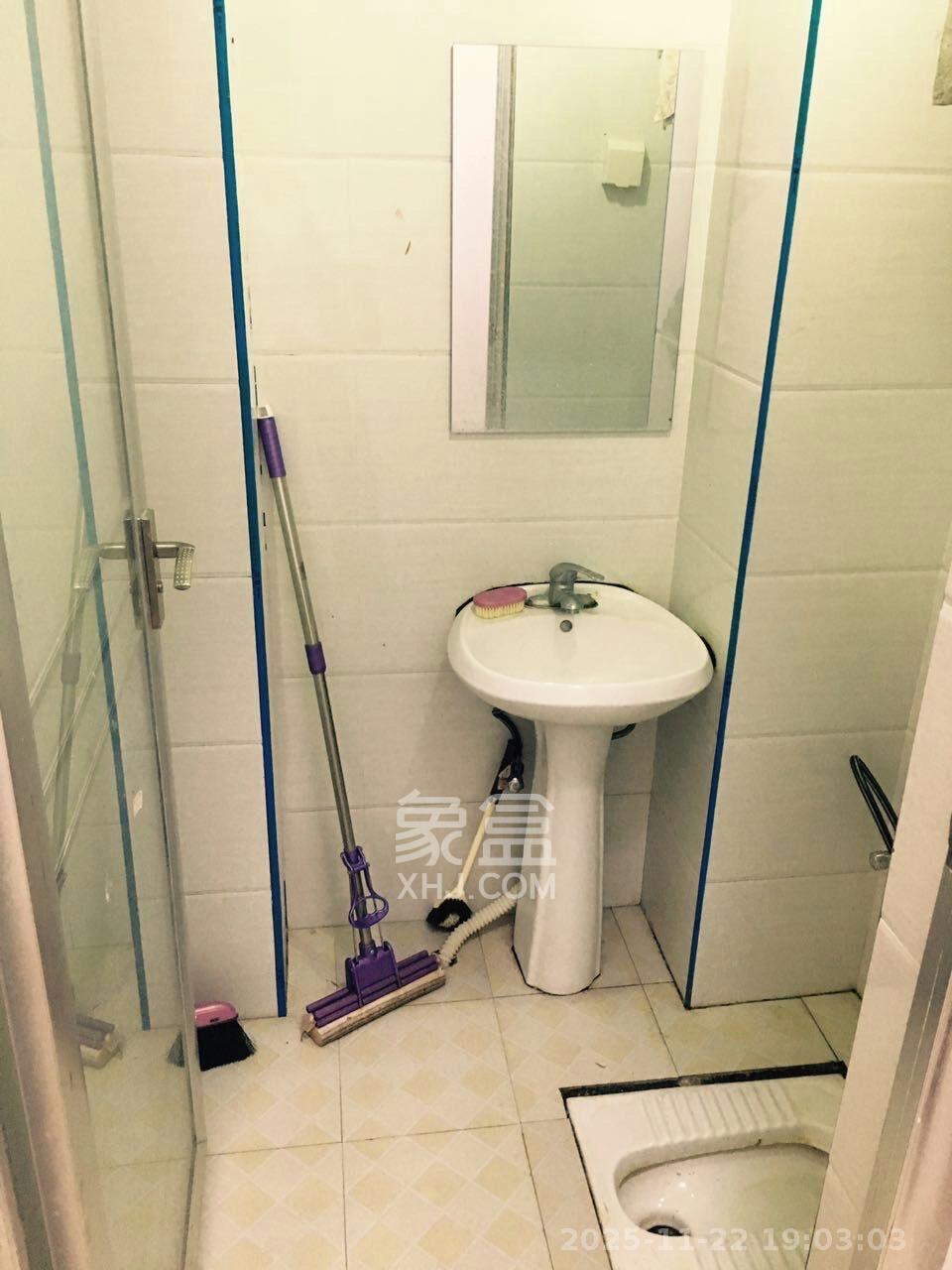 保利麓谷林语I区  1室1厅1卫    1300.0元/月室内图