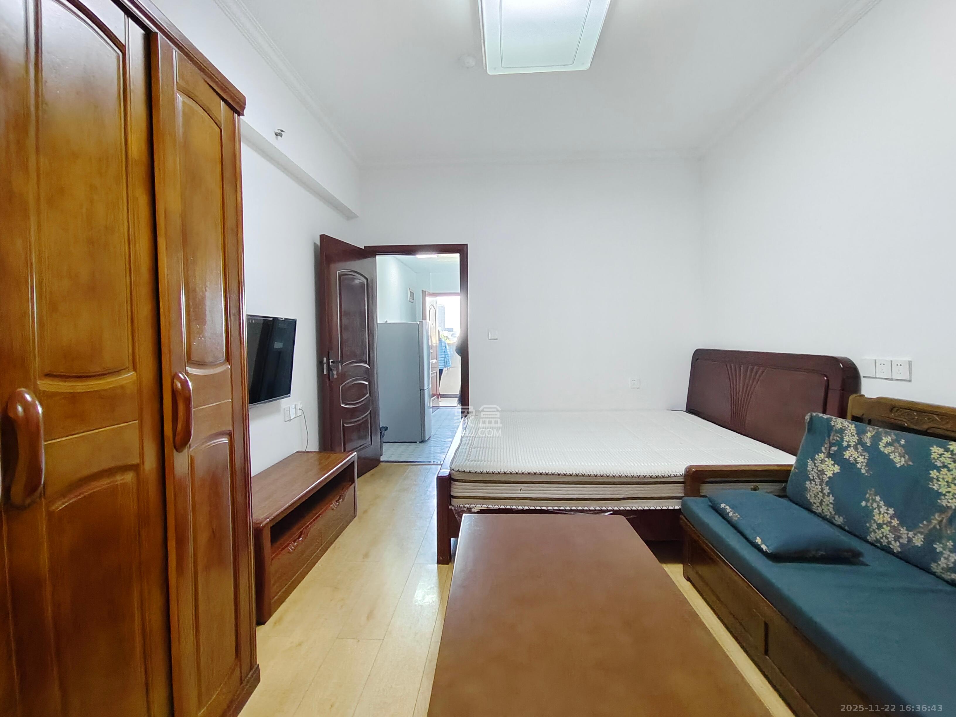 嘉雨兴园 1室1厅1卫 1700.0元/月 嘉雨兴园 1室1厅1卫 1700.0元/月室内图