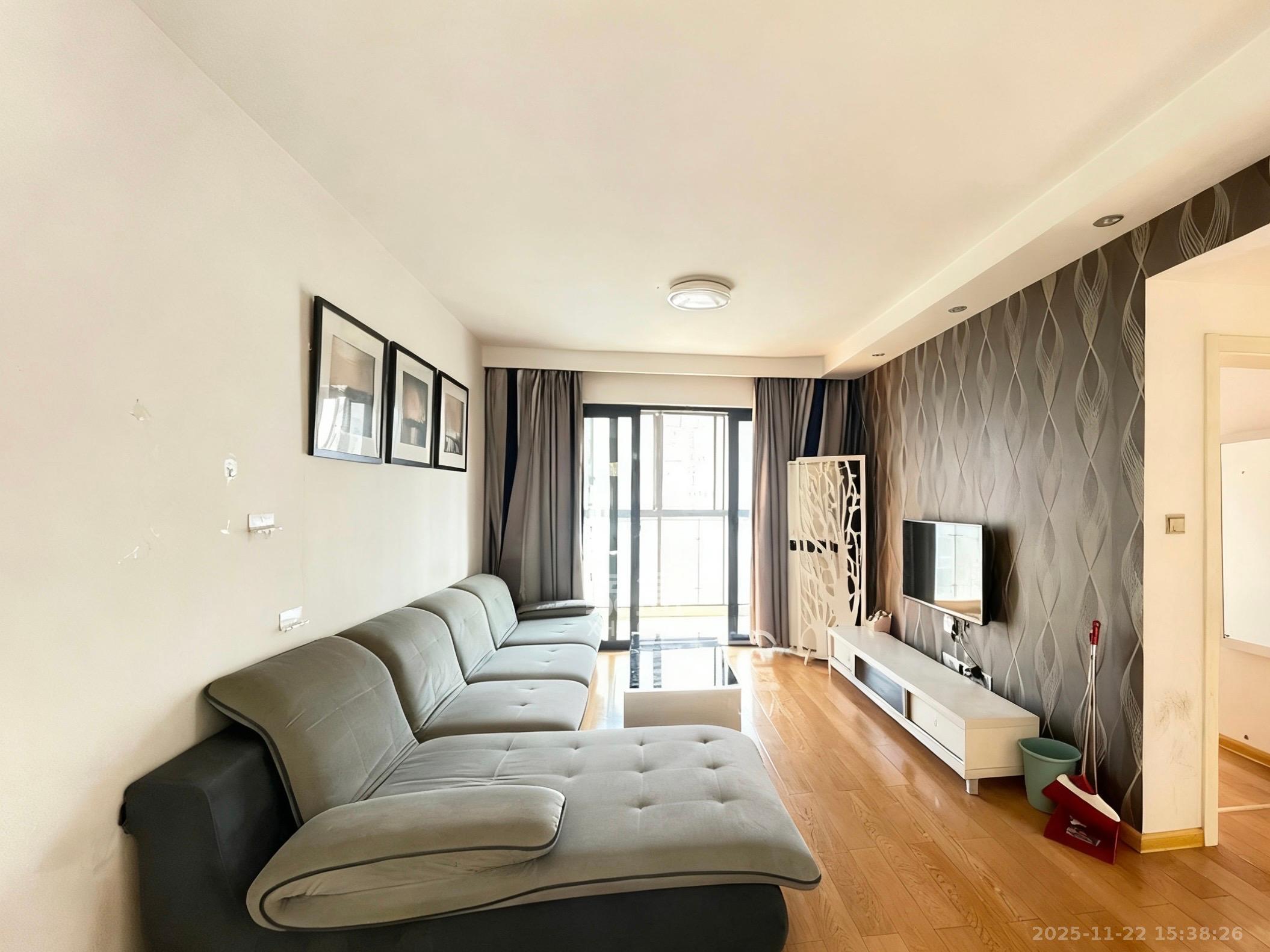 高鑫麓城  2室2厅1卫    2200.0元/月