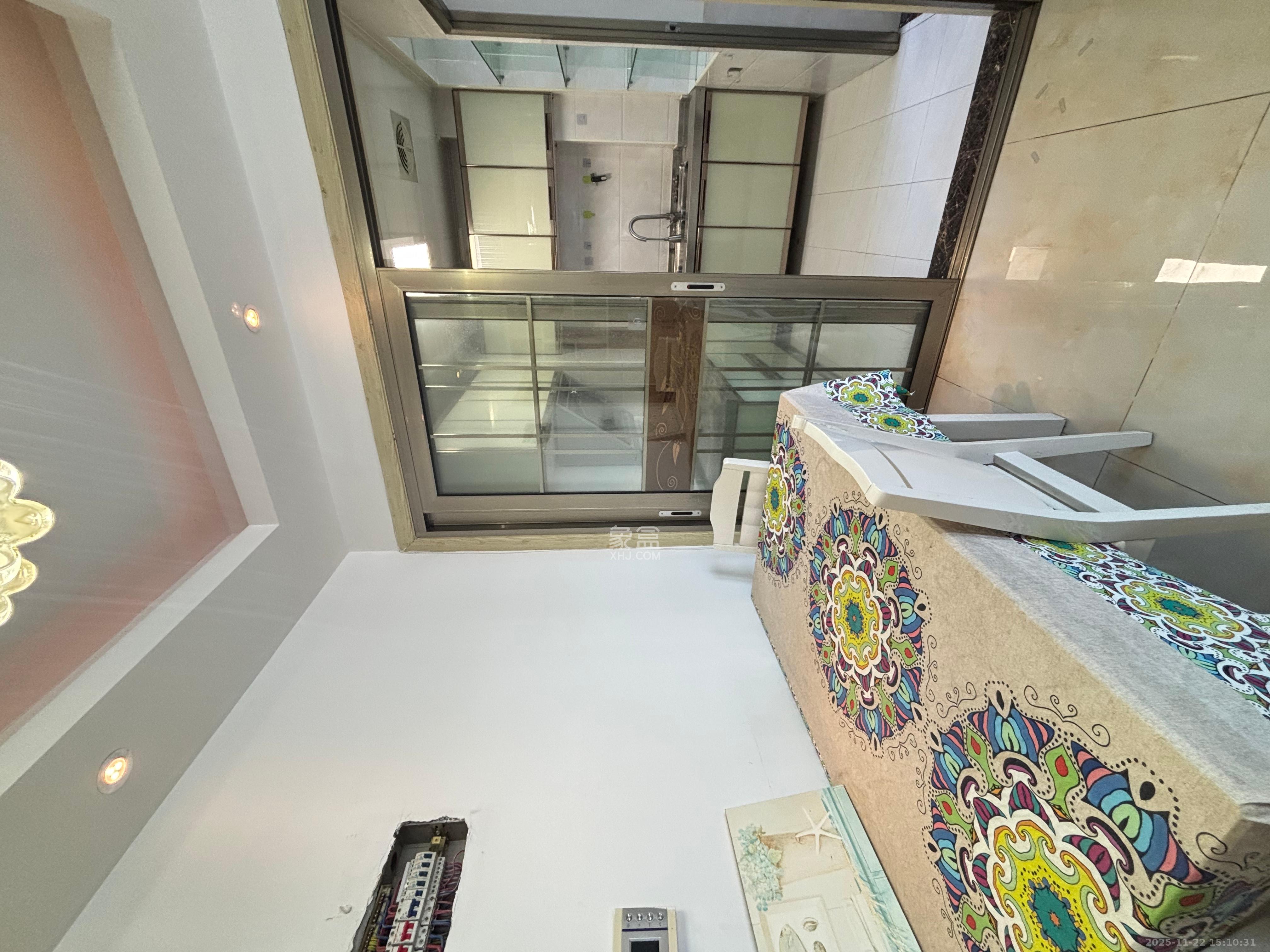 天下一家 2室2厅1卫 2500.0元/月 天下一家 2室2厅1卫 2500.0元/月室内图