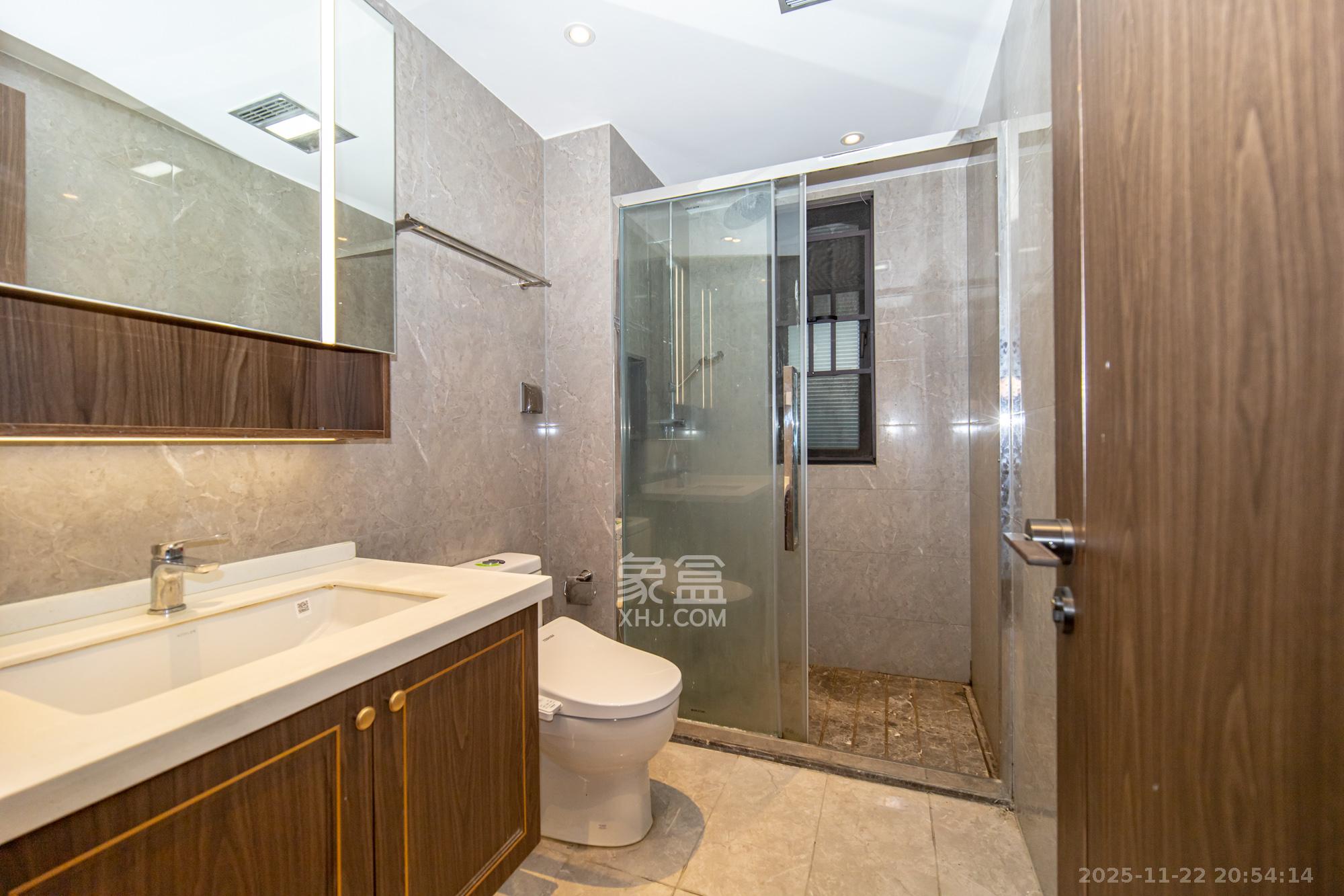 东原麓印长江B区 3室2厅1卫 125.0万 东原麓印长江B区 3室2厅1卫 125.0万卫生间