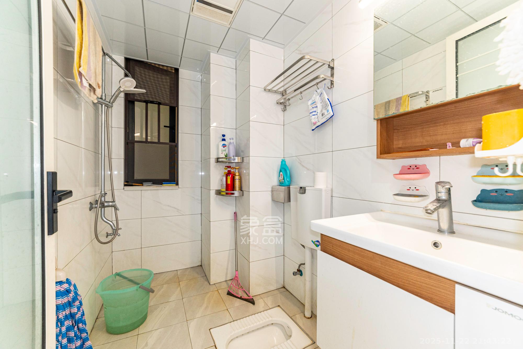 华远海蓝郡  3室2厅1卫    54.0万卫生间