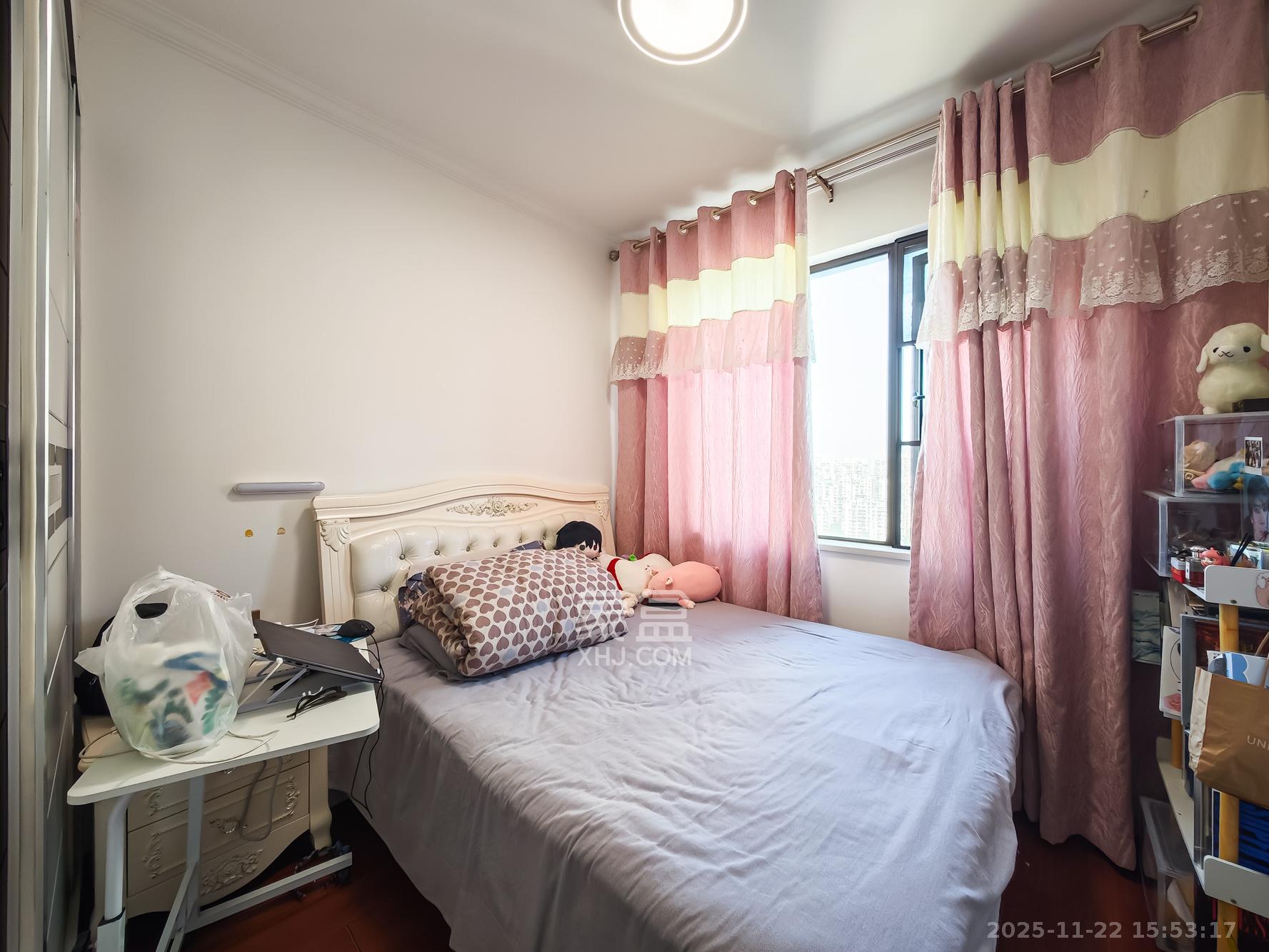 山语城三期  4室2厅2卫    126.0万卧室