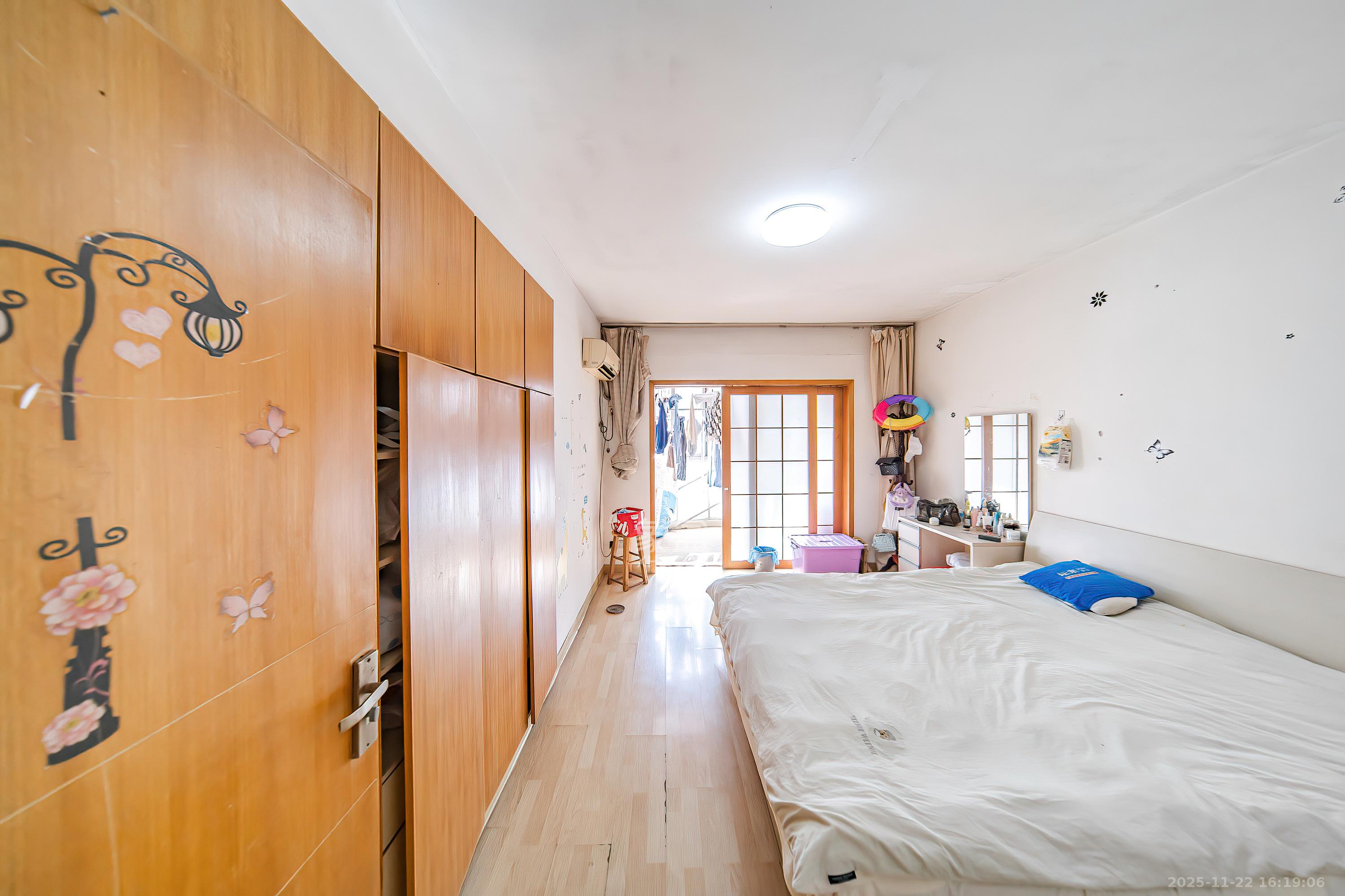 新家园  2室2厅1卫    51.8万卧室