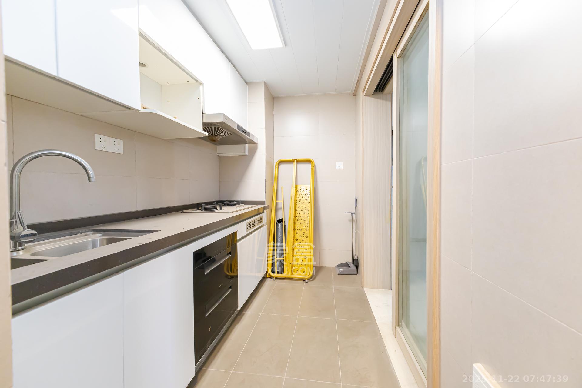 时代倾城三期  4室2厅2卫    91.8万厨房