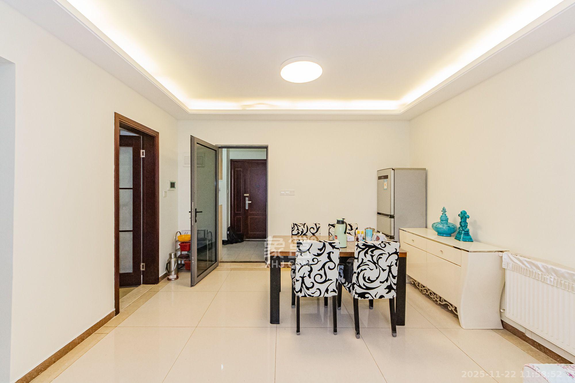 珠江花城四期花盛  3室2厅2卫    2700.0元/月室内图