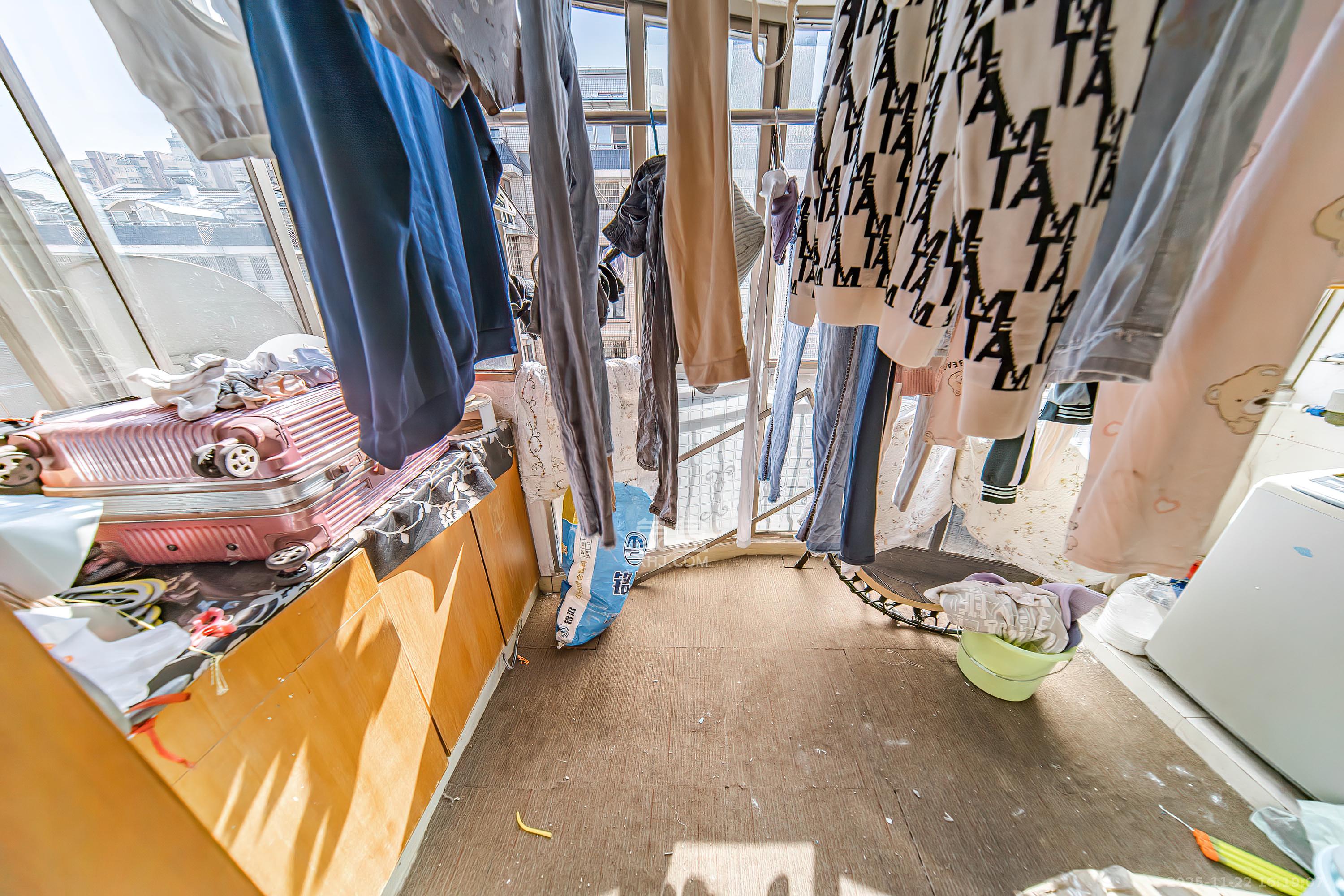 新家园  2室2厅1卫    51.8万阳台