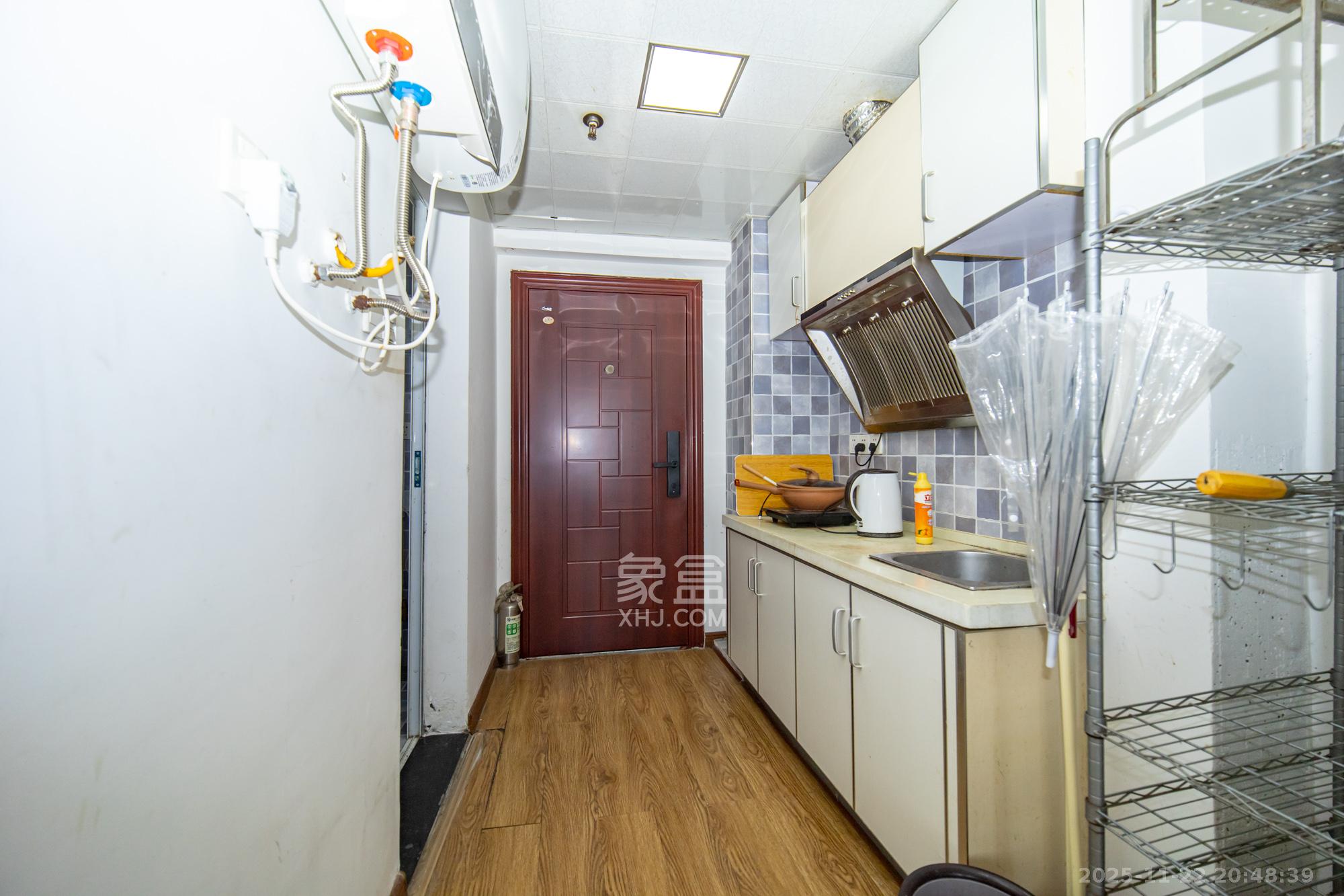 新长海广场  1室1厅1卫    21.8万厨房